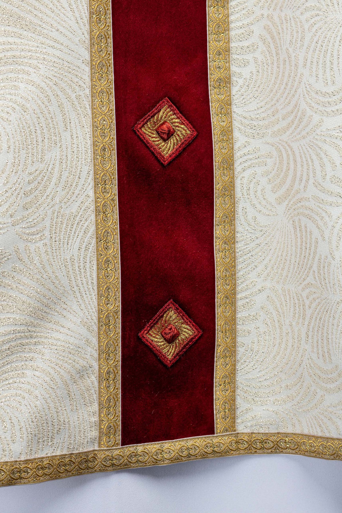 Ručne vyrobený ornát s prírodnými kameňmi Handmade 7012