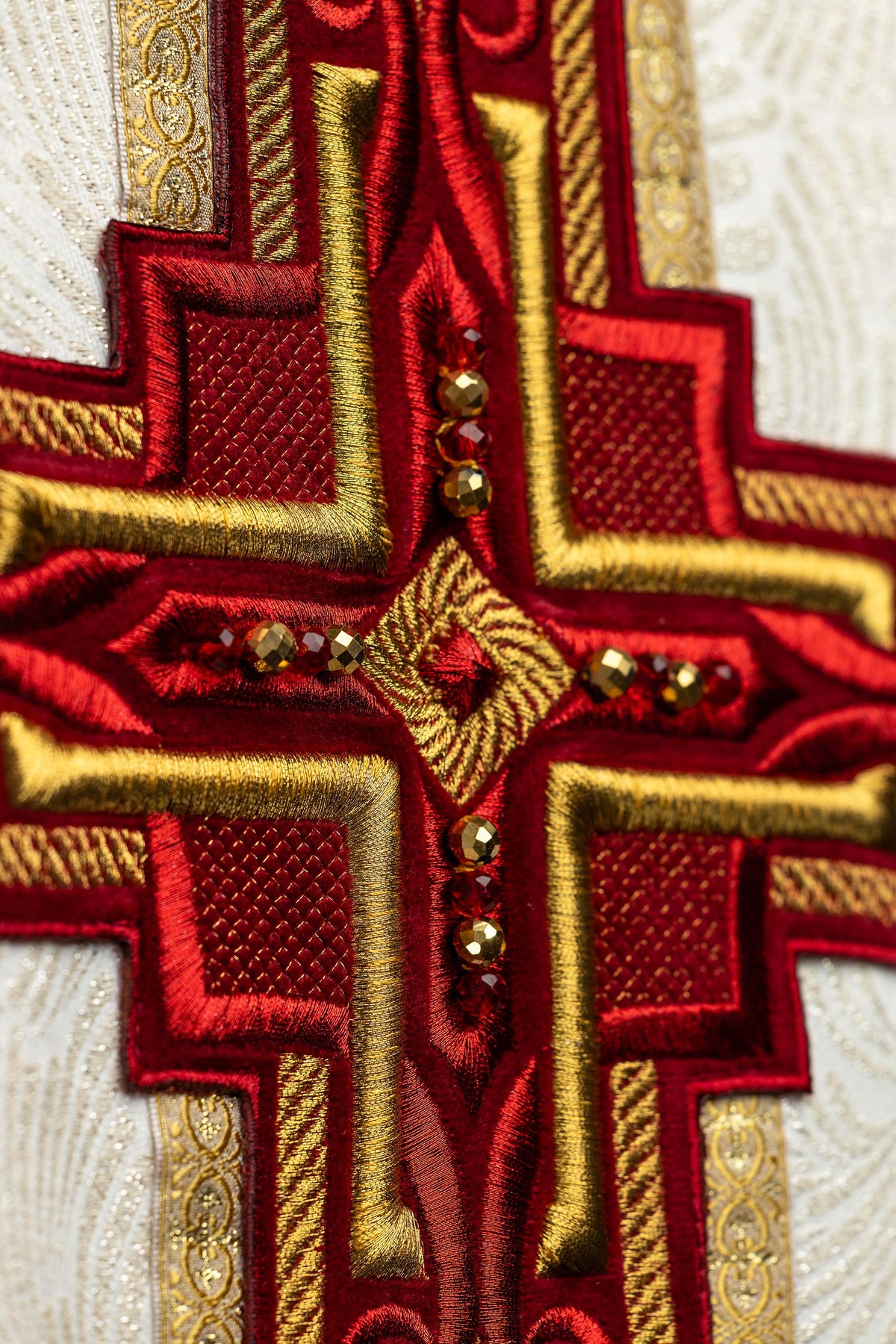 Ručne vyrobený ornát s prírodnými kameňmi Handmade 7012
