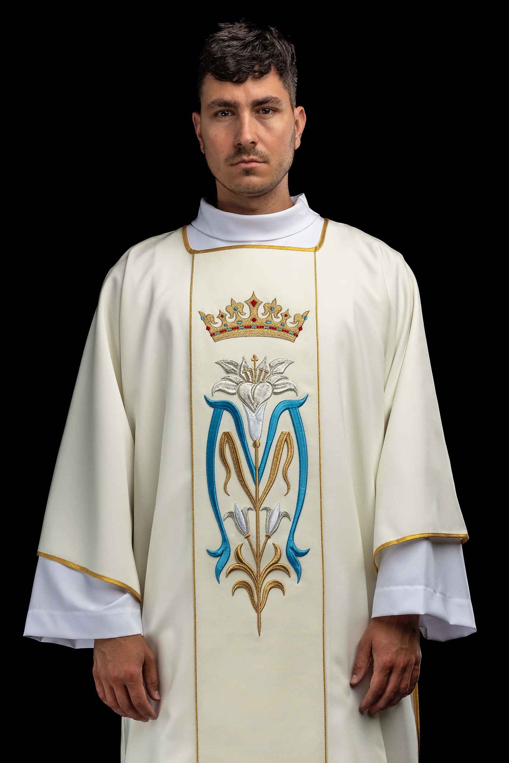 Dalmatyka s mariánskou výšivkou