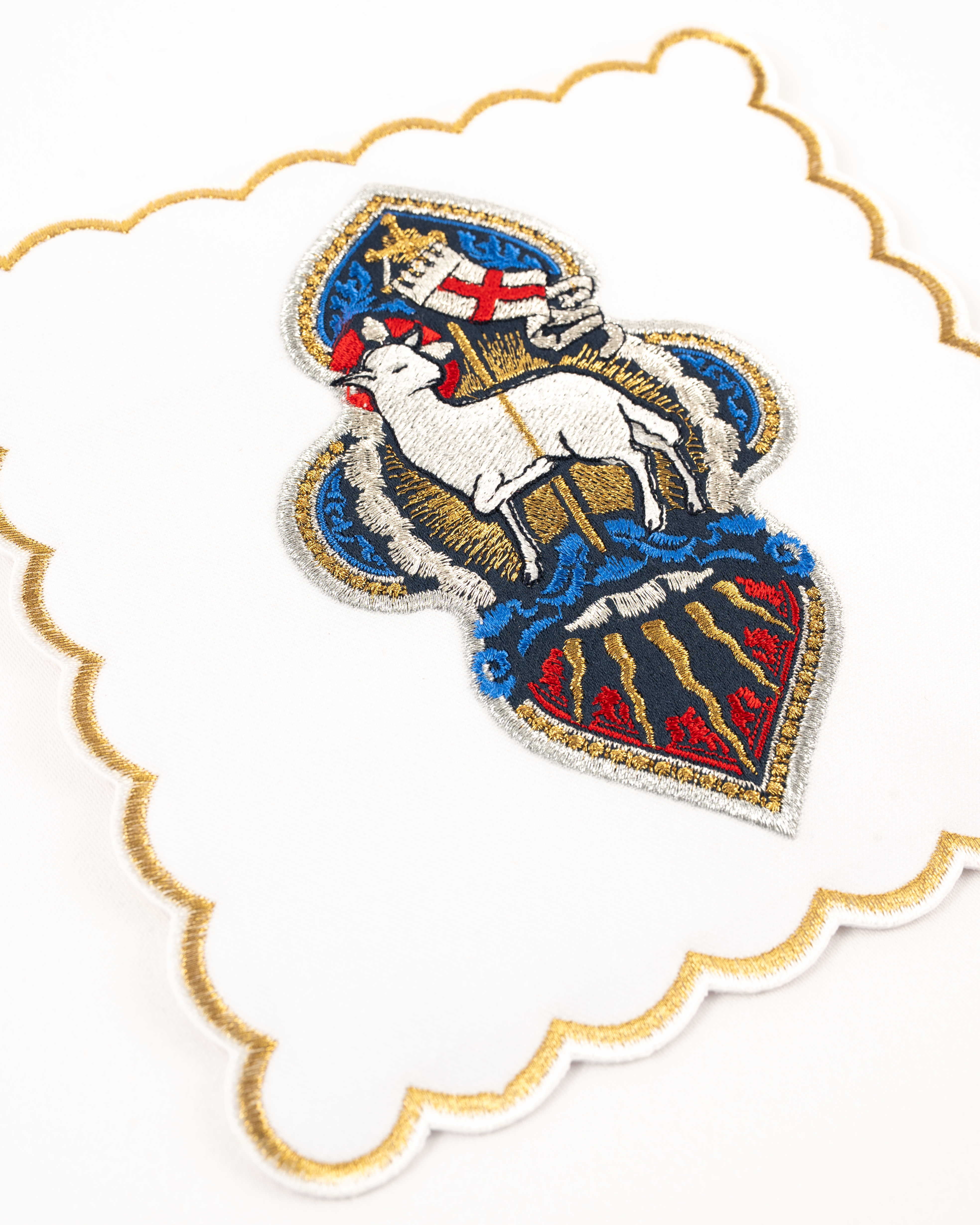 Vyšívaná kalíšková bielizeň na Veľkú noc s baránkom