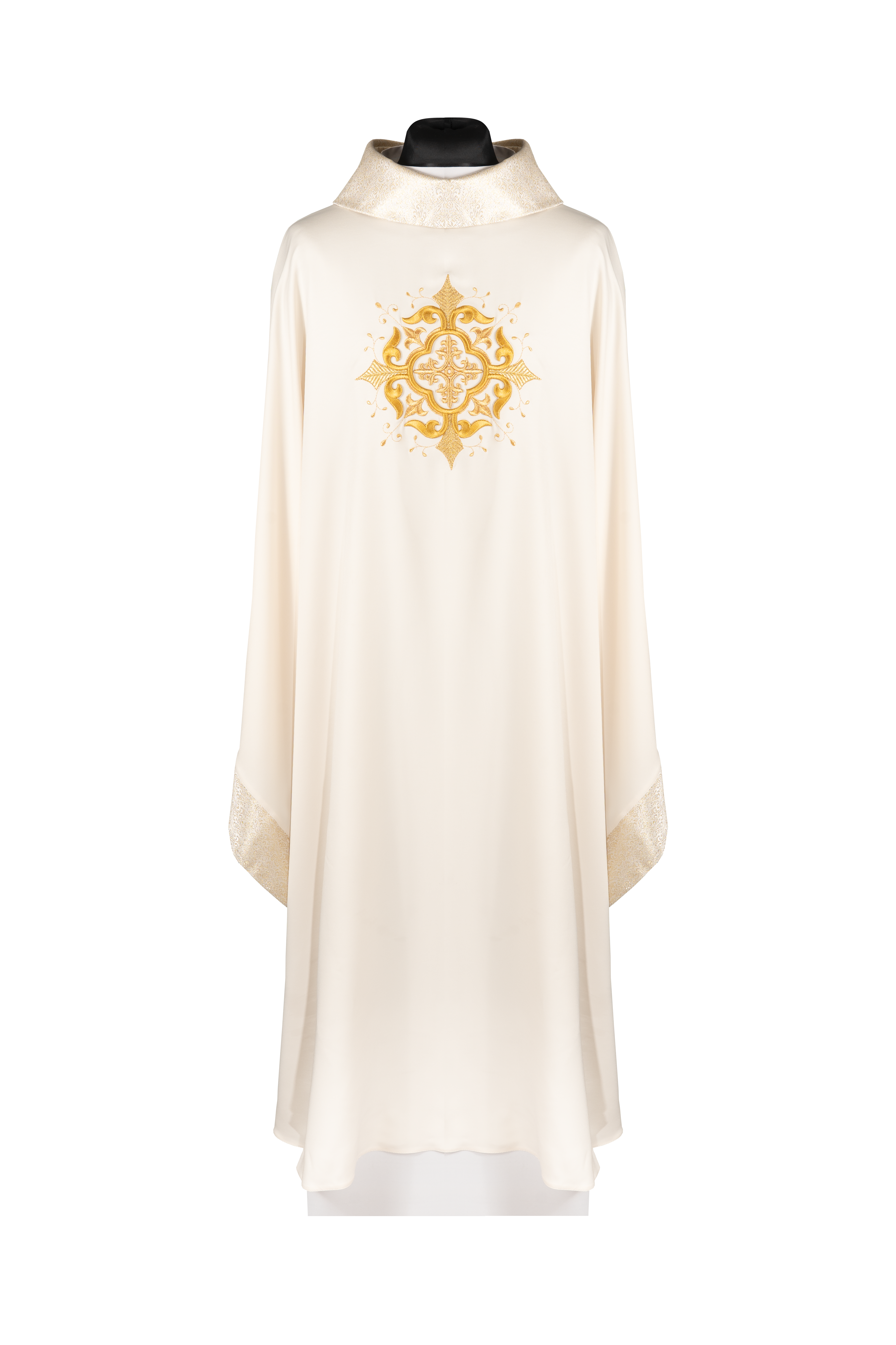 Ornat liturgiczny z haftowanym motywem krzyża i bogatym wykończeniem ecru - ORNATY.PL