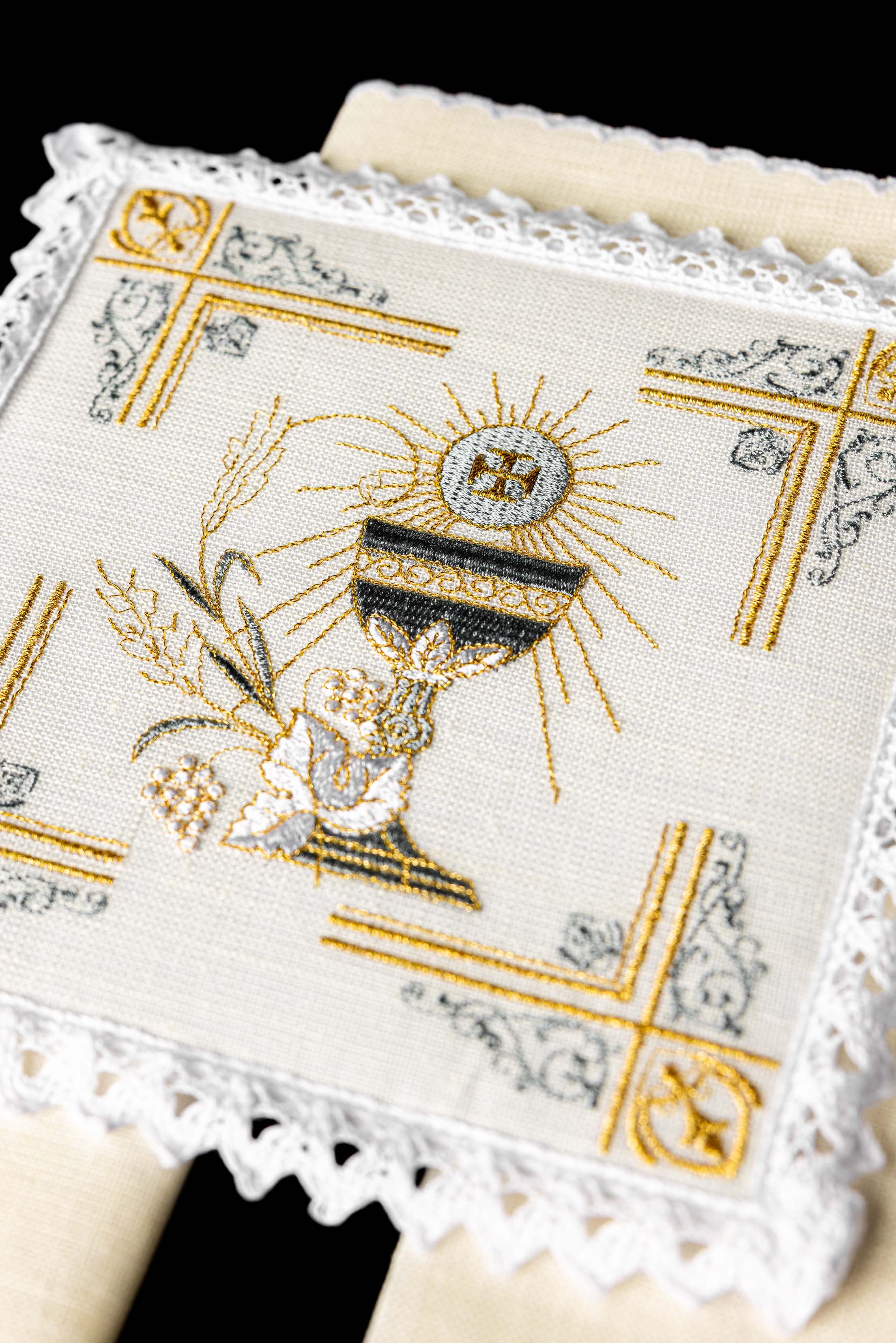 Bielizna kielichowa lniana haftowana Kielich