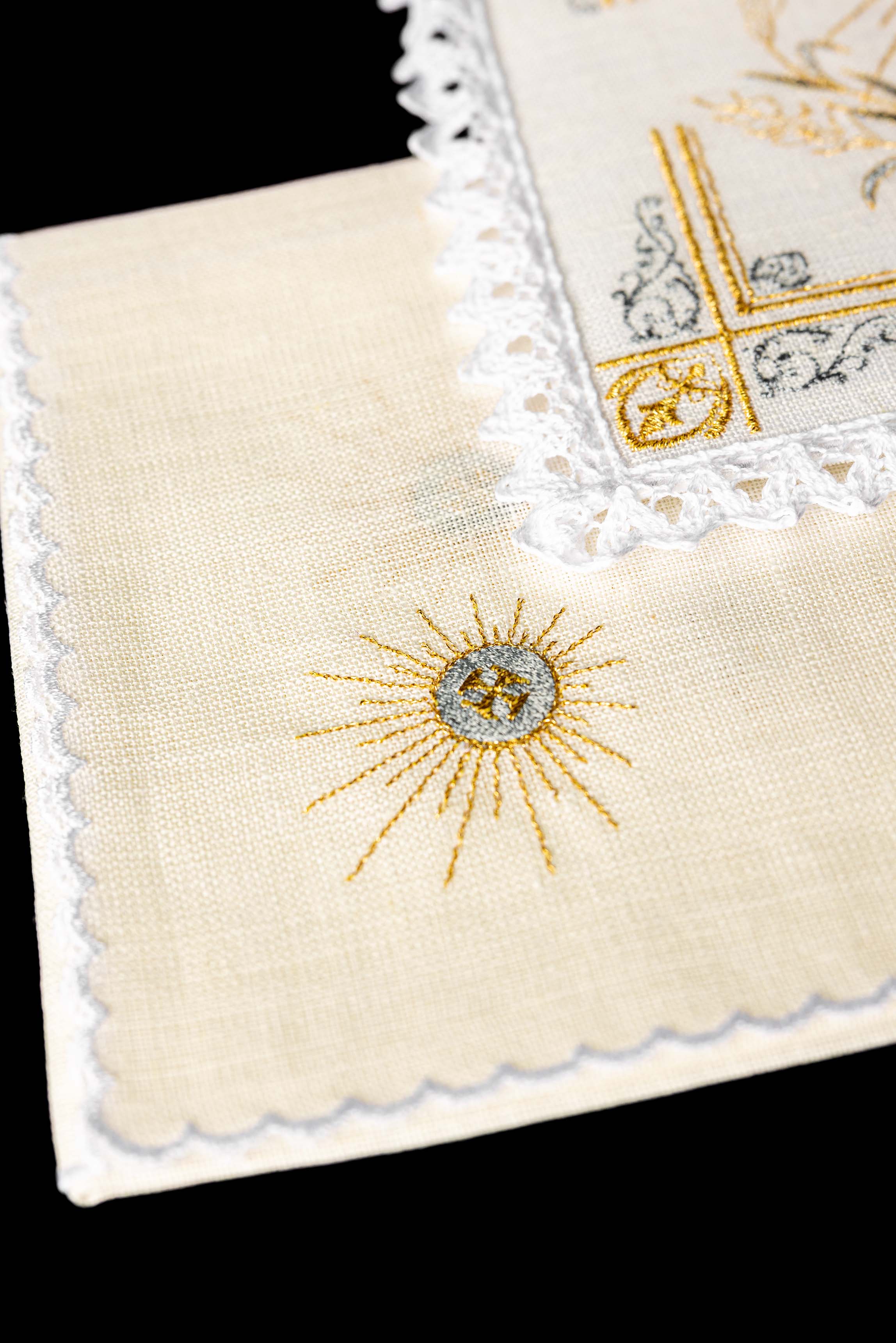 Bielizna kielichowa lniana haftowana Kielich