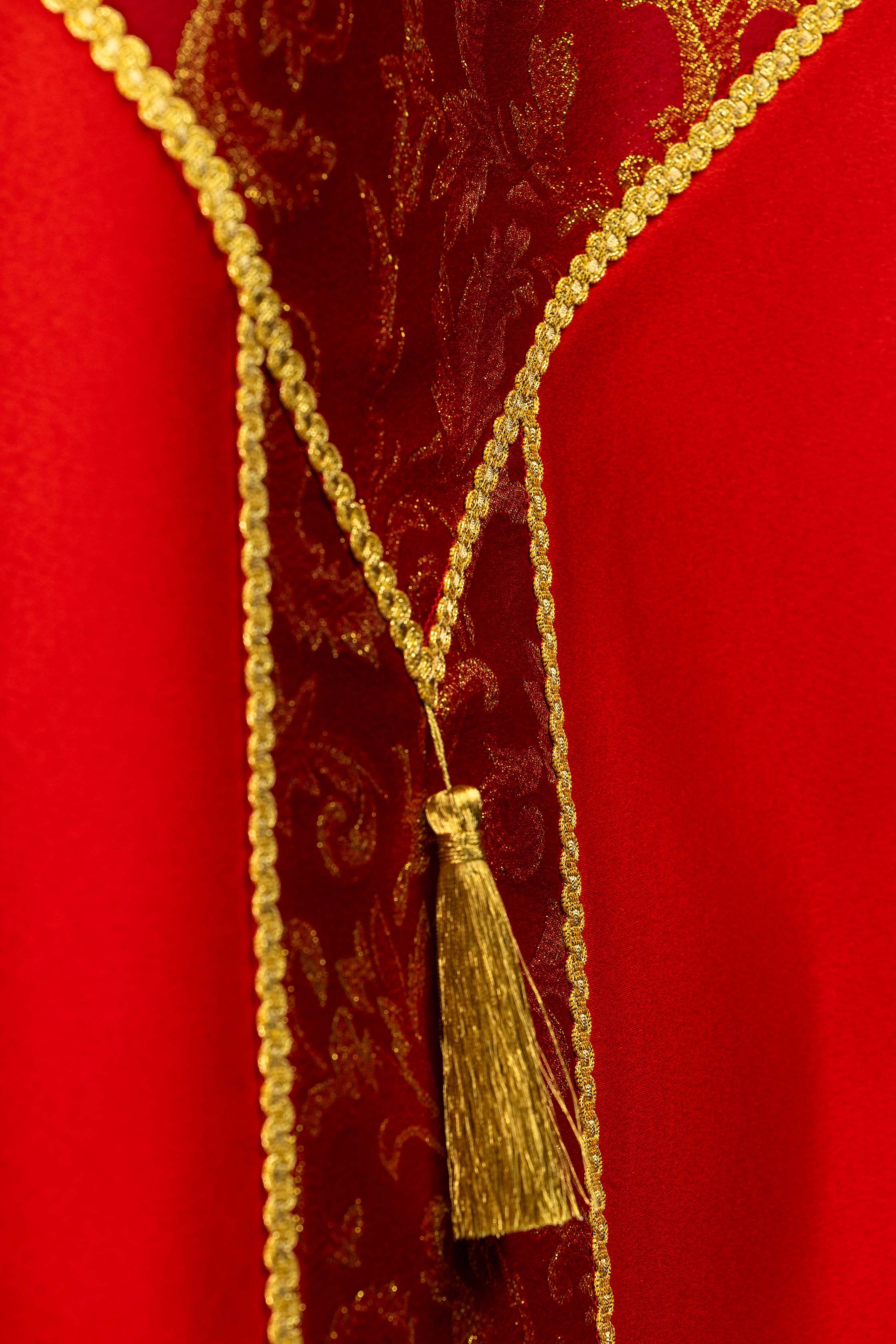 Kapa haftowana ozdobiona tkanina żakardowa czerwona - ORNATY.PL