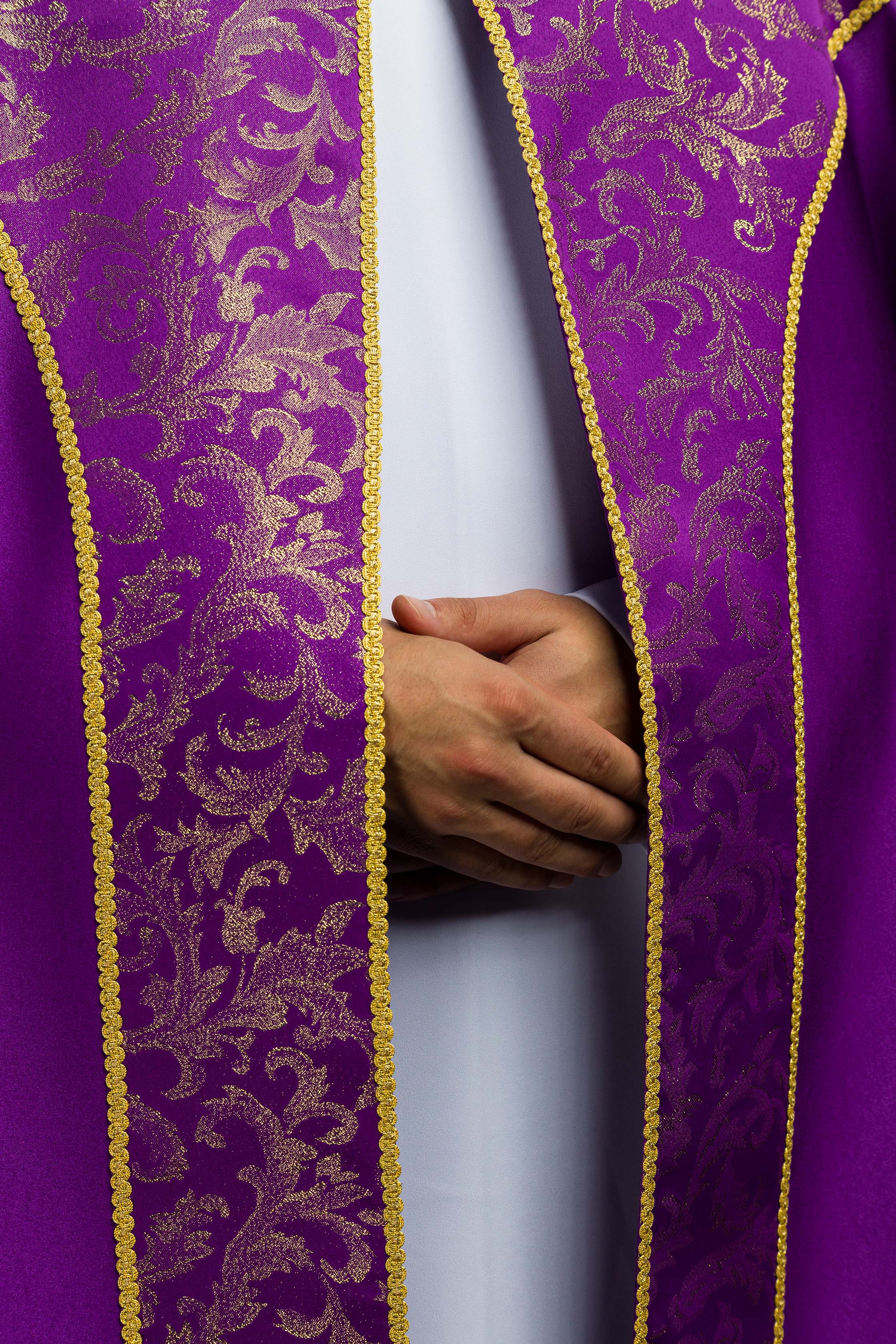 Kapa haftowana ozdobiona tkanina żakardowa fioletowa - ORNATY.PL