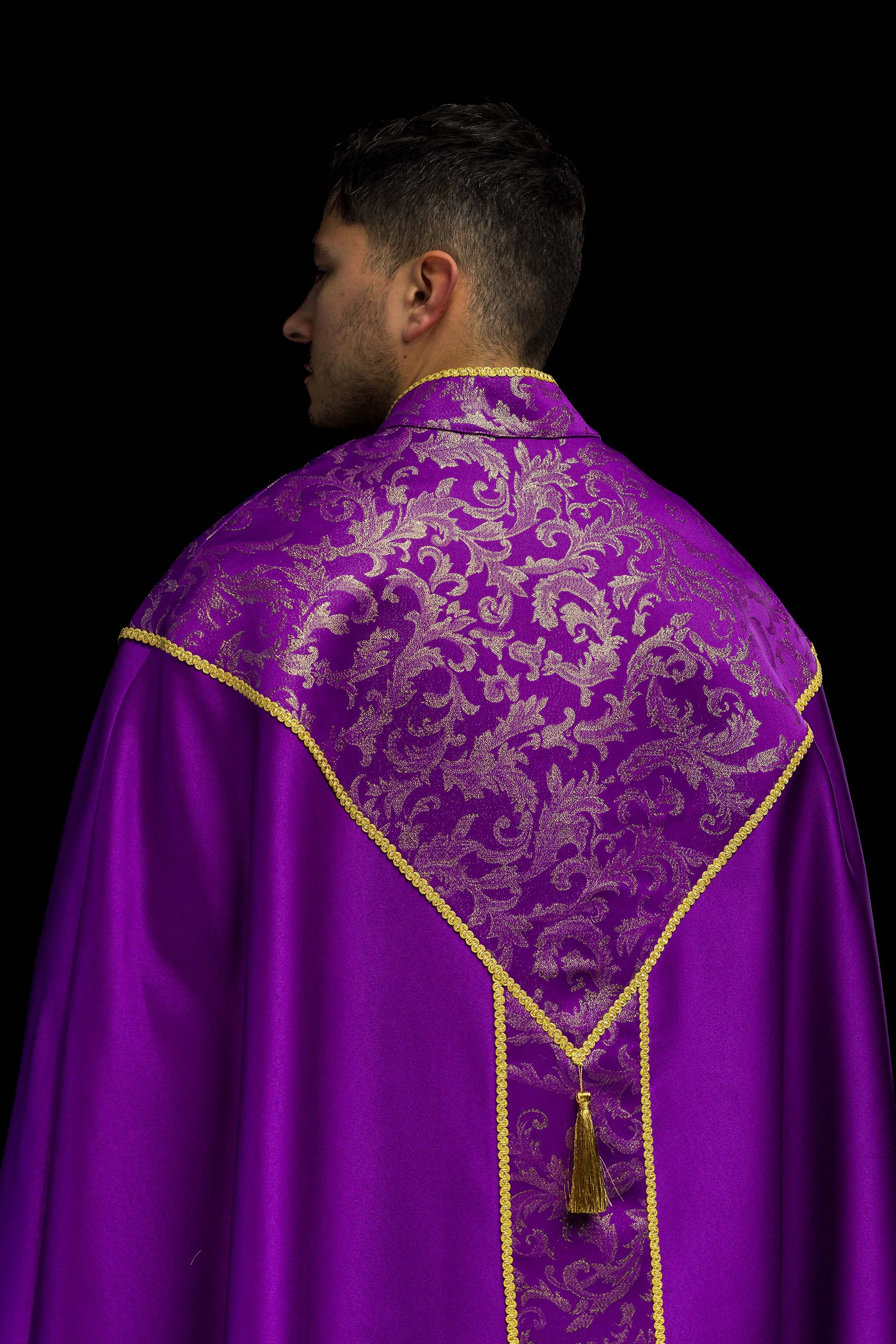 Kapa haftowana ozdobiona tkanina żakardowa fioletowa - ORNATY.PL