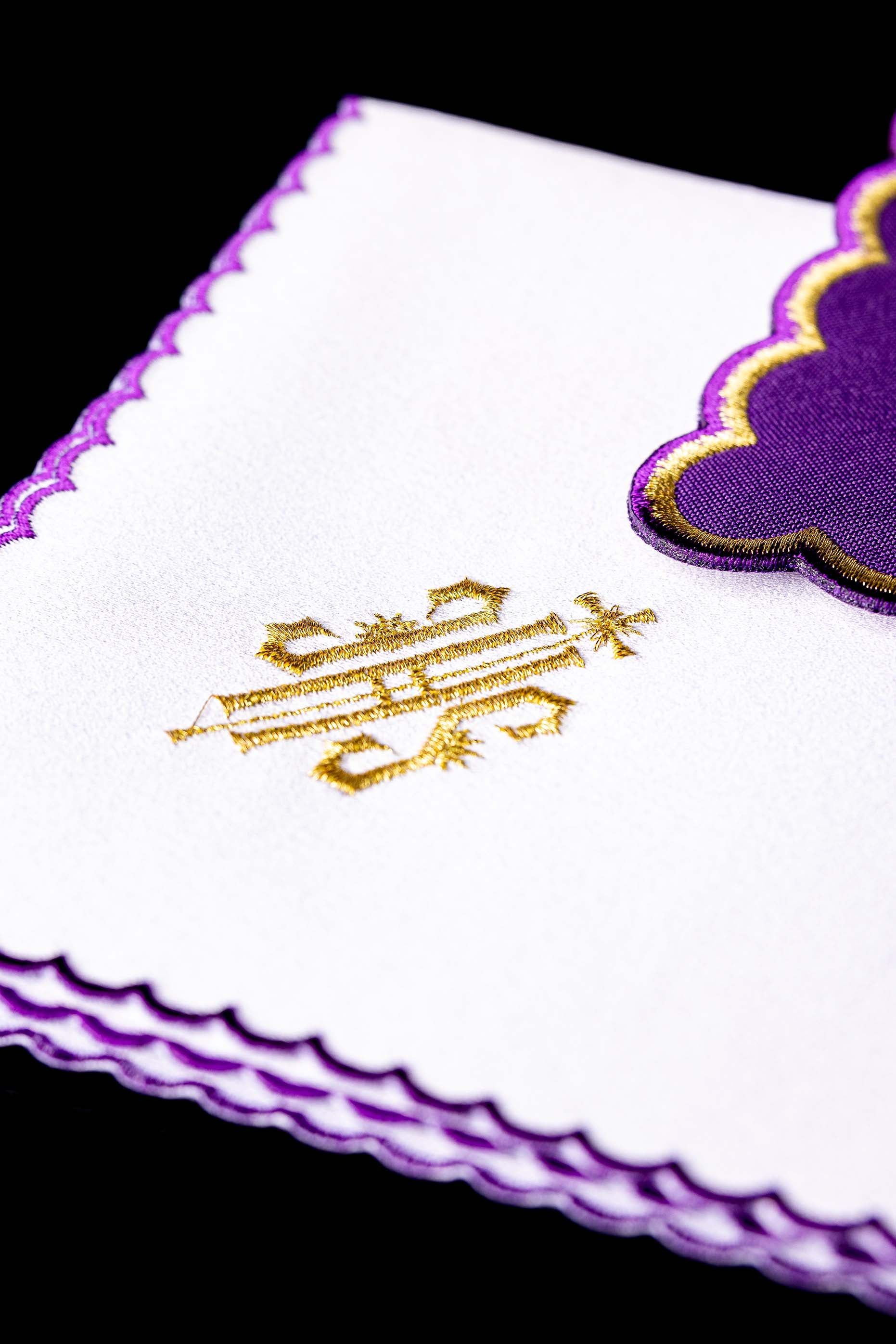 Bielizna kielichowa haftowana IHS Fioletowa