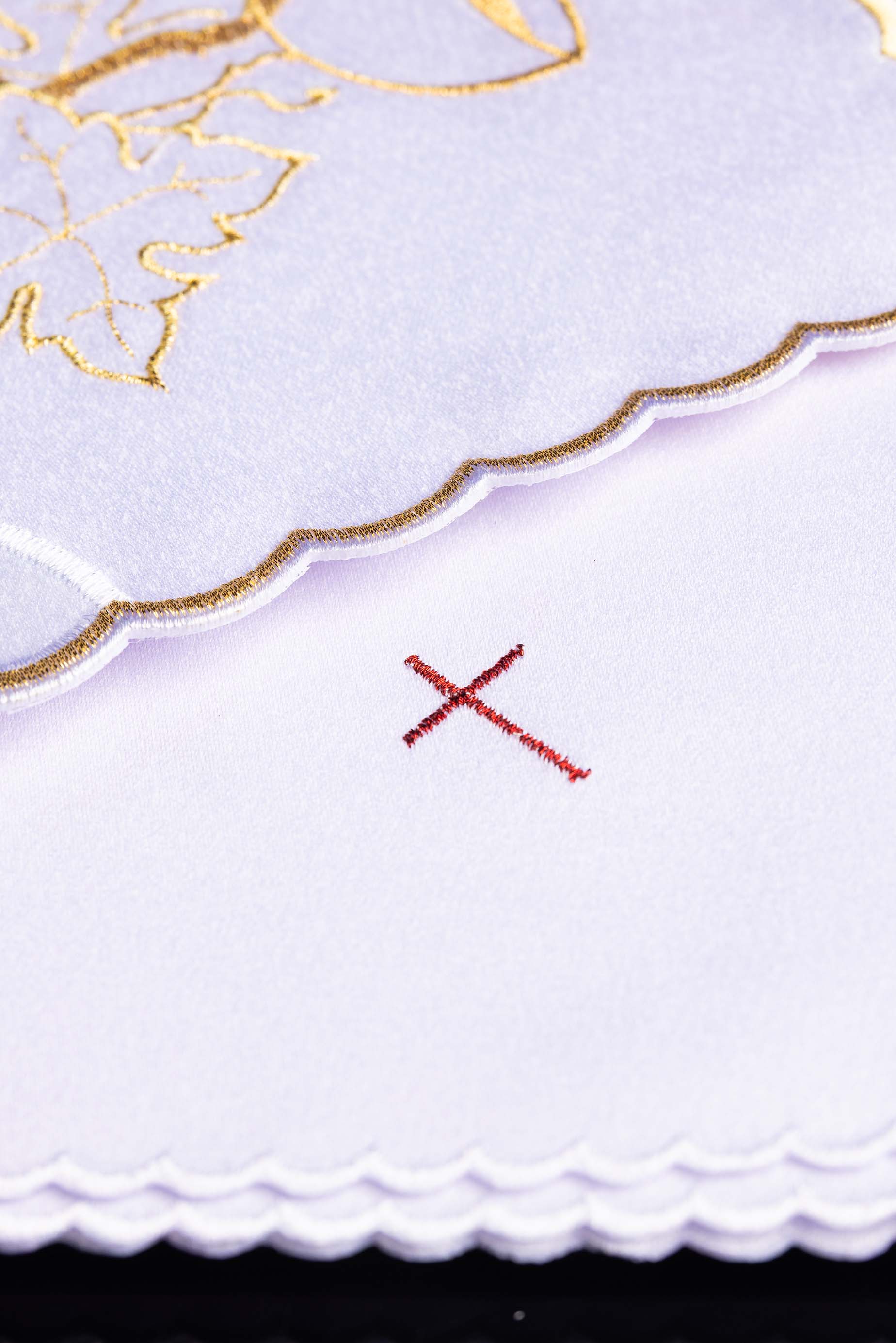 Bielizna kielichowa haftowana z symbolem kielicha i winogrona - ORNATY.PL