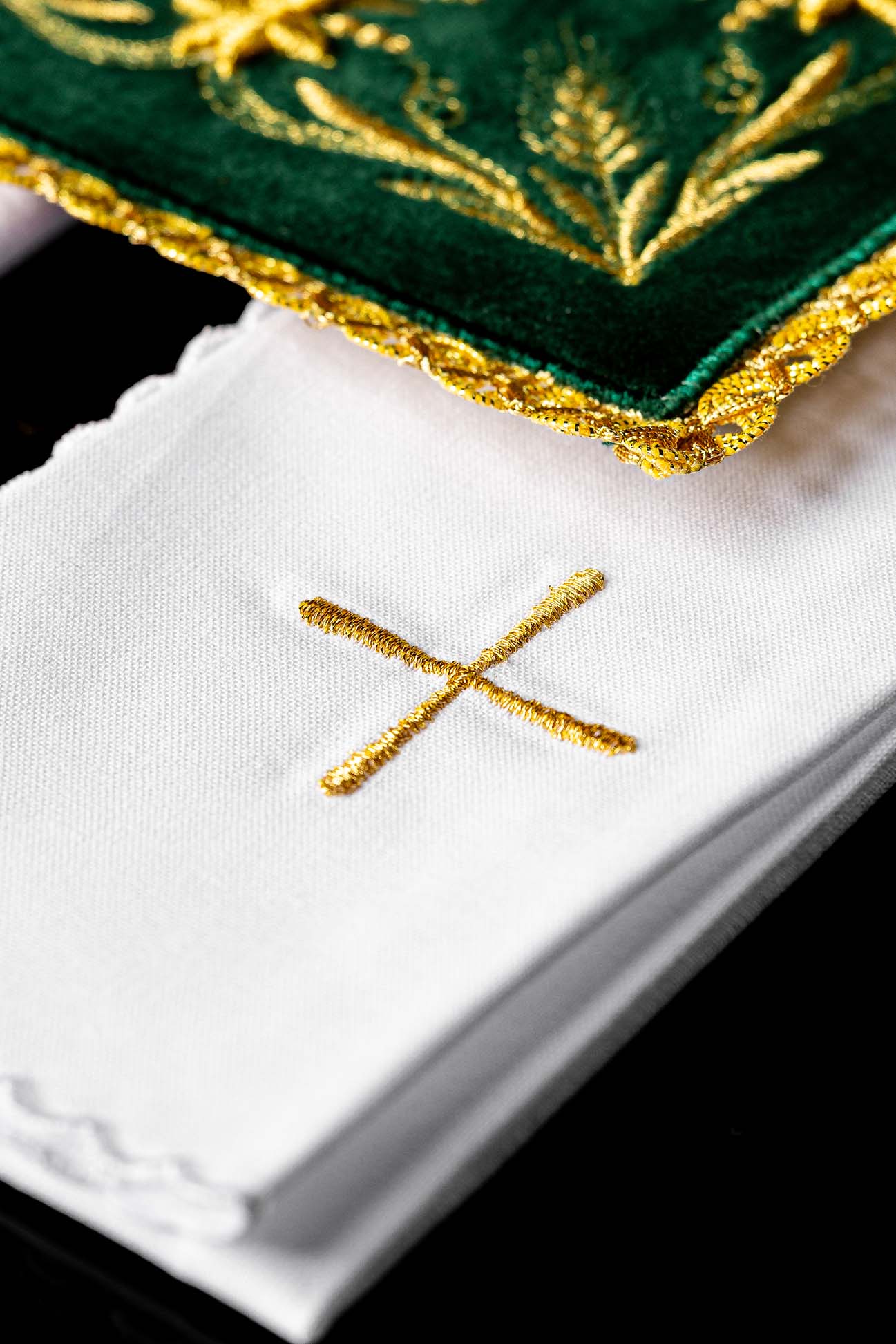 Bielizna kielichowa haftowana aksamitna Zielona