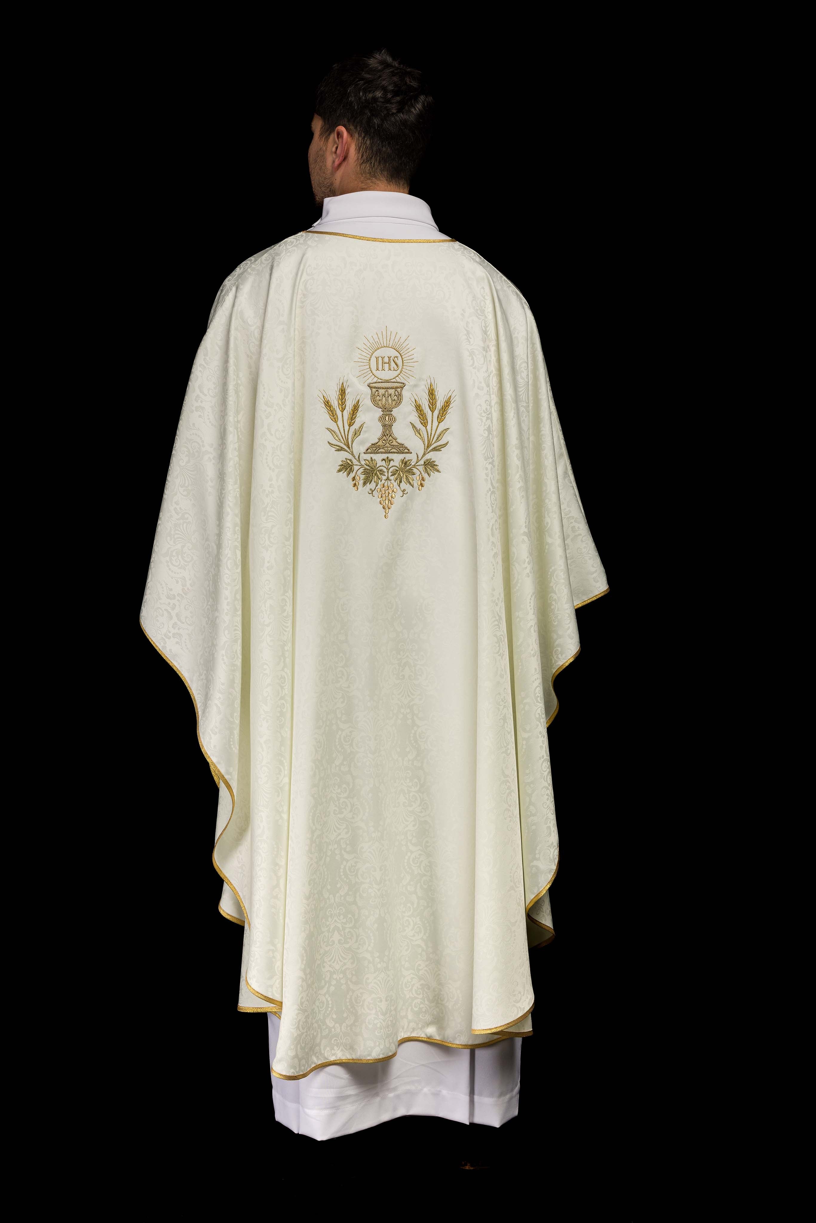 Ornat liturgiczny ecru z haftem kielicha i hostii na tkaninie żakardowej - ORNATY.PL