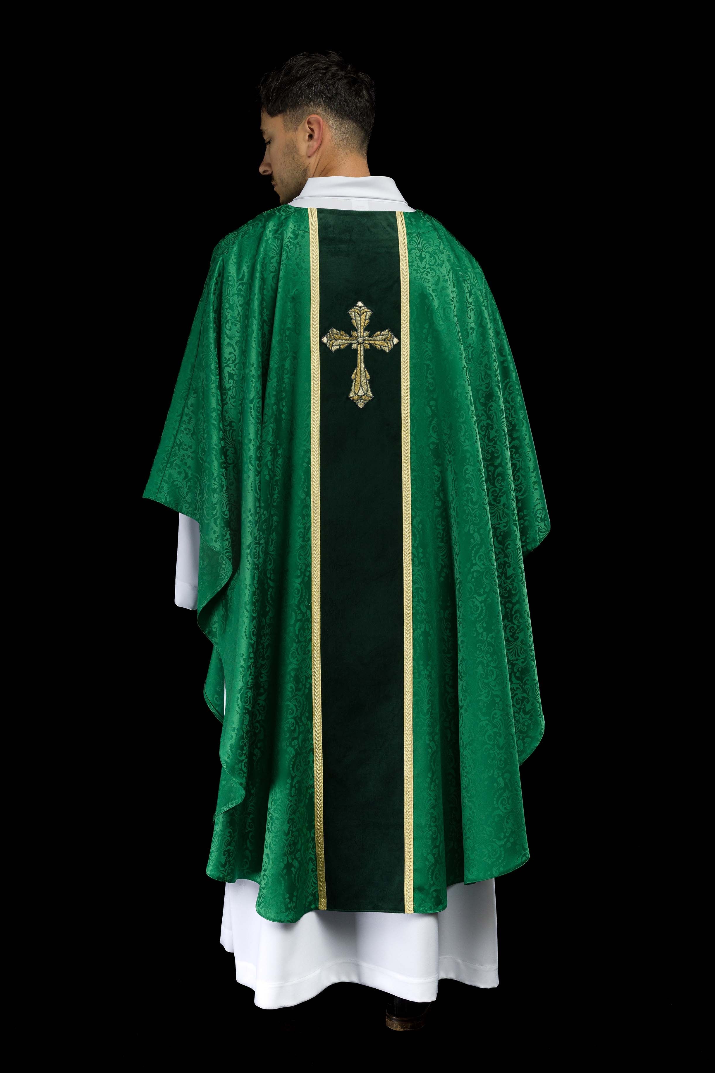 Liturgický zelený ornát s pásom a výšivkou kríža na žakárovom tkanive