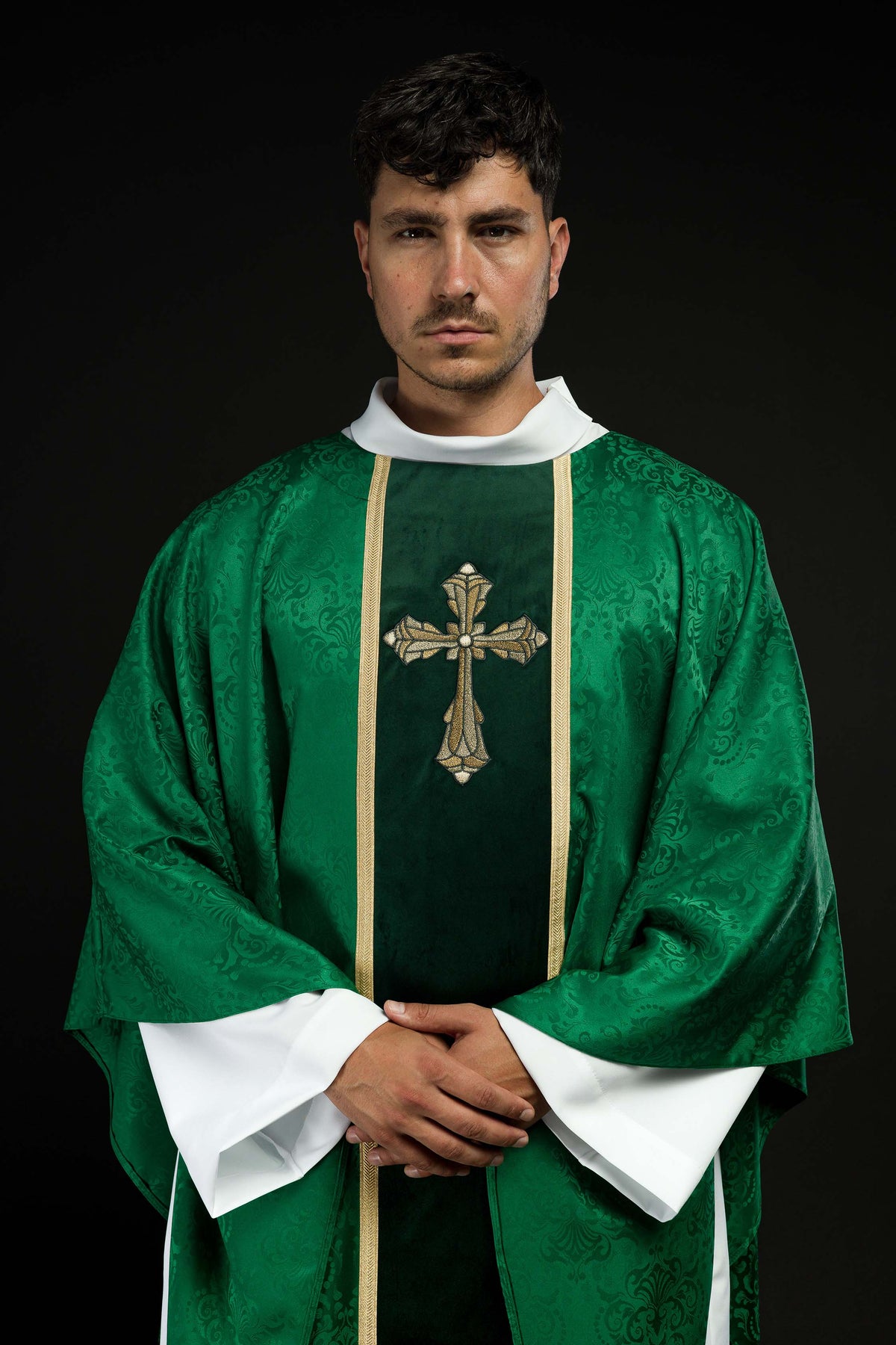 Liturgický zelený ornát s pásom a výšivkou kríža na žakárovom tkanive