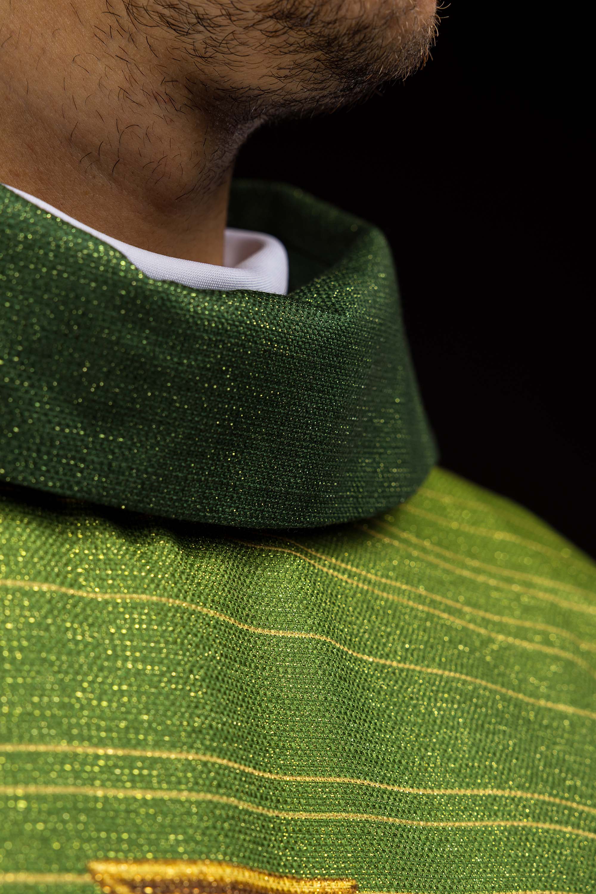 Červený ornát so žakárovým pásom v kríži