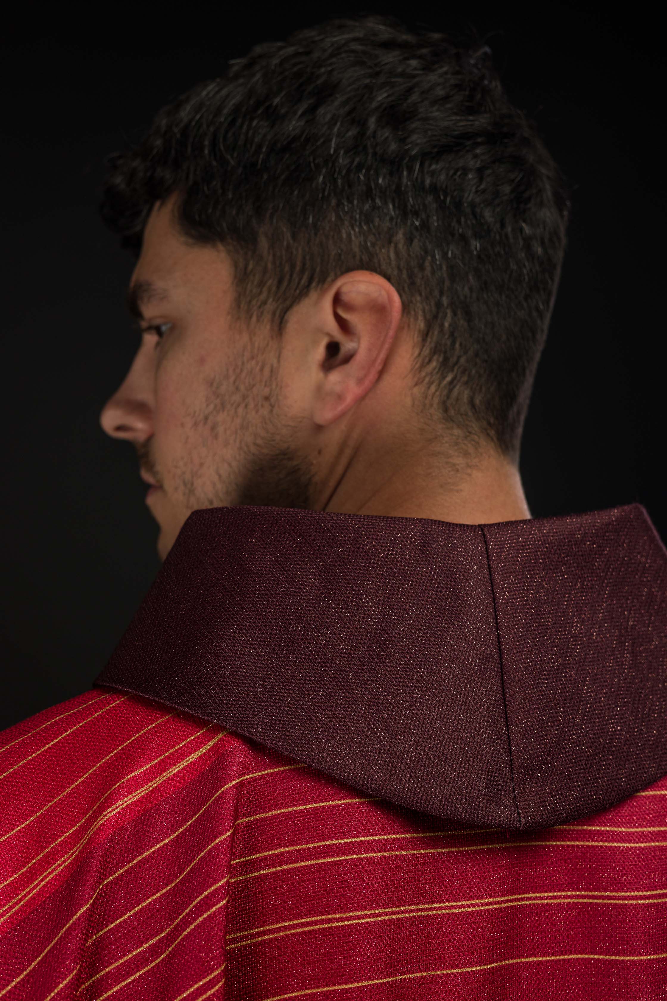 Červený ornát so žakárovým pásom v kríži