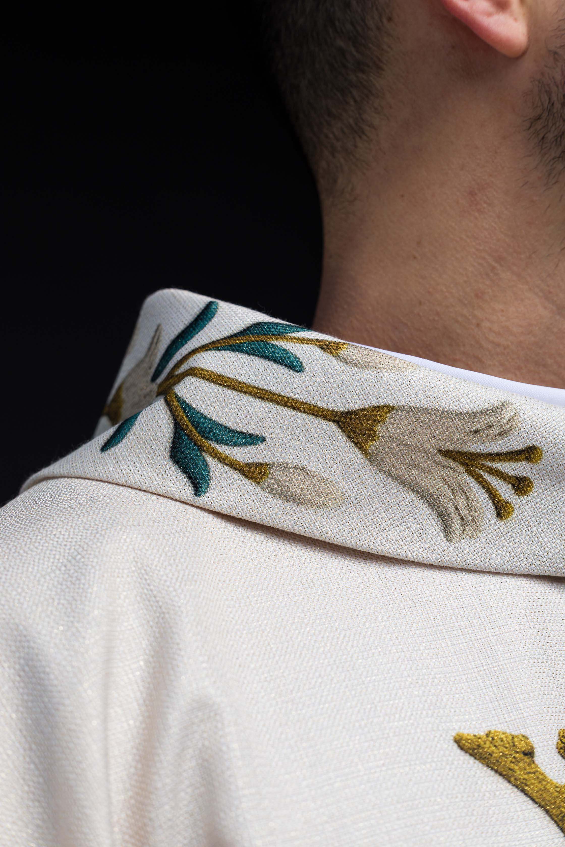 Ornat mariánsky potlačený vzorom ľalie a monogramom ecru