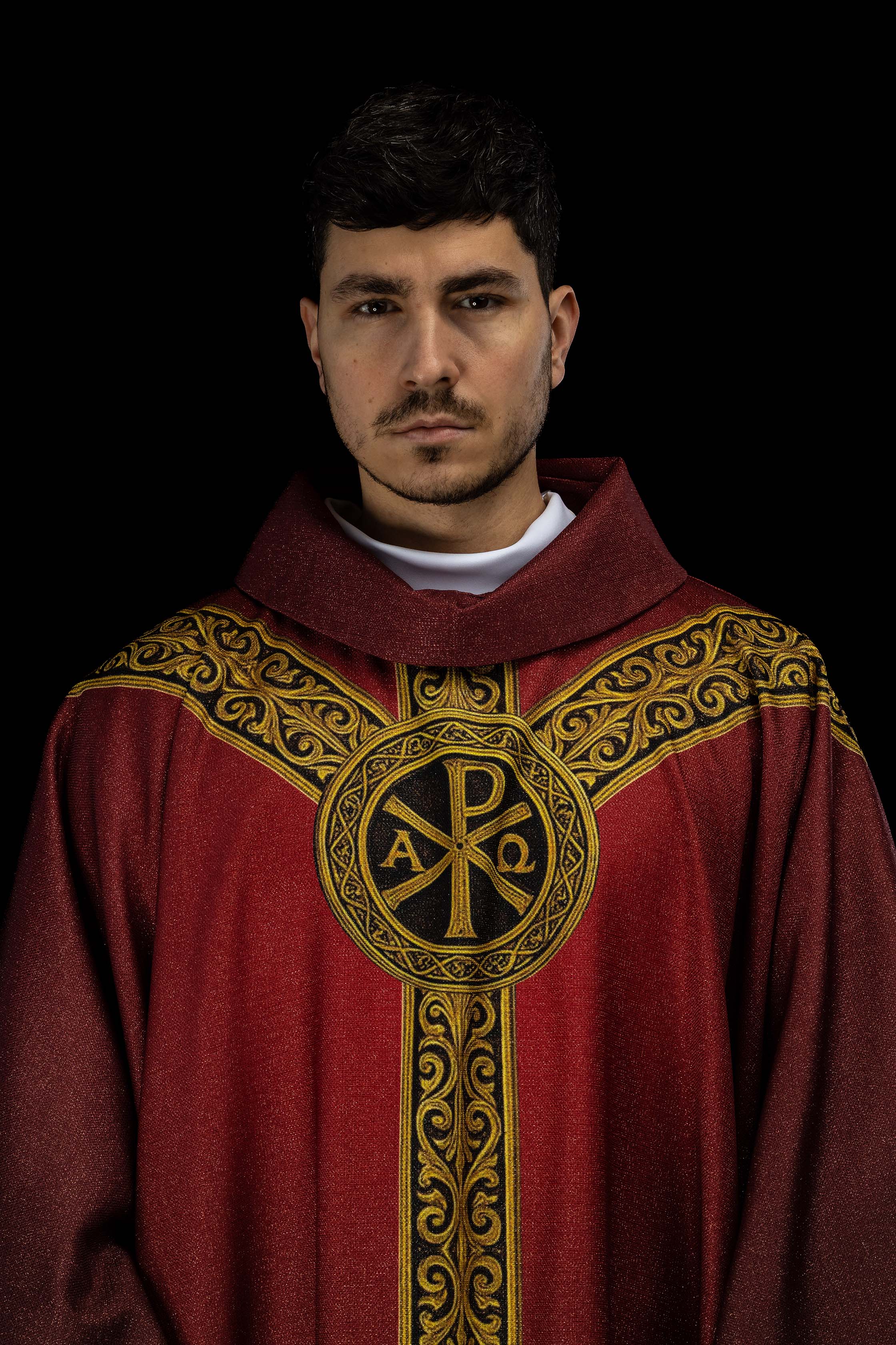 Ornat drukowany Pax czerwony z bogatym złotym zdobieniem - ORNATY.PL