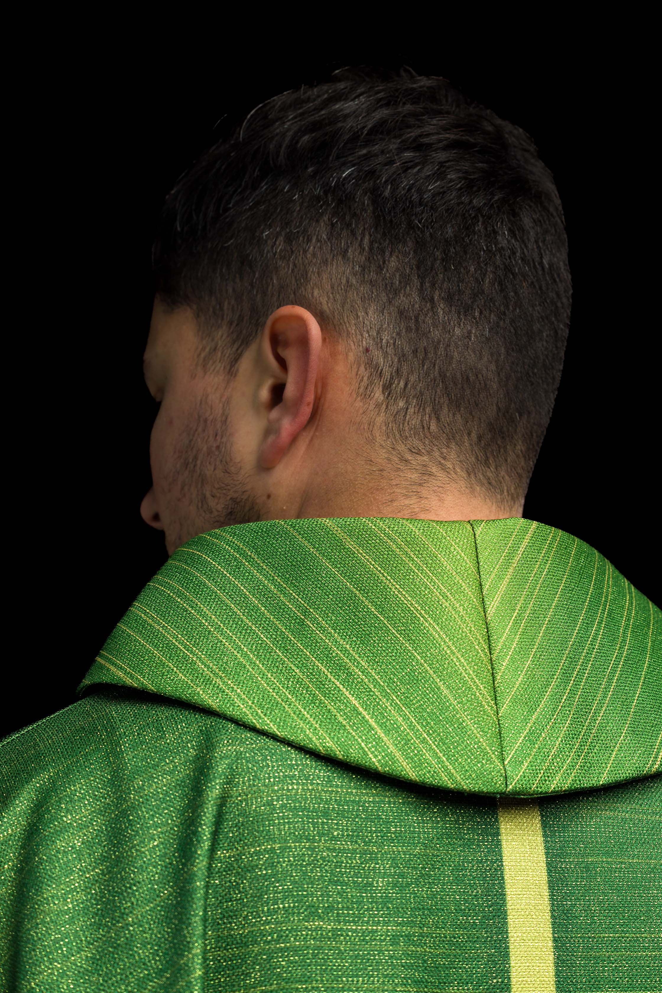 Červený ornát so žakárovým pásom v kríži