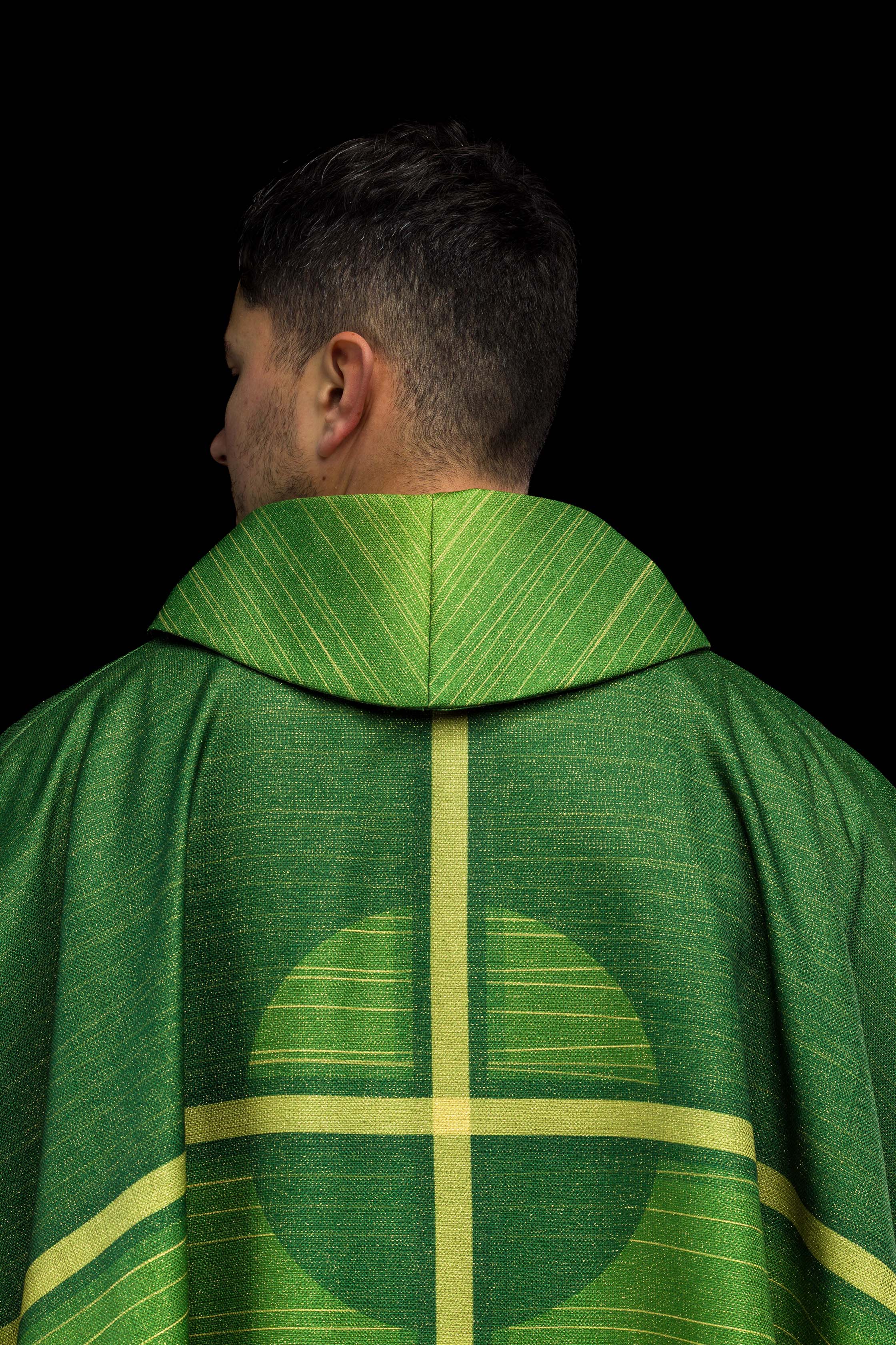 Červený ornát so žakárovým pásom v kríži