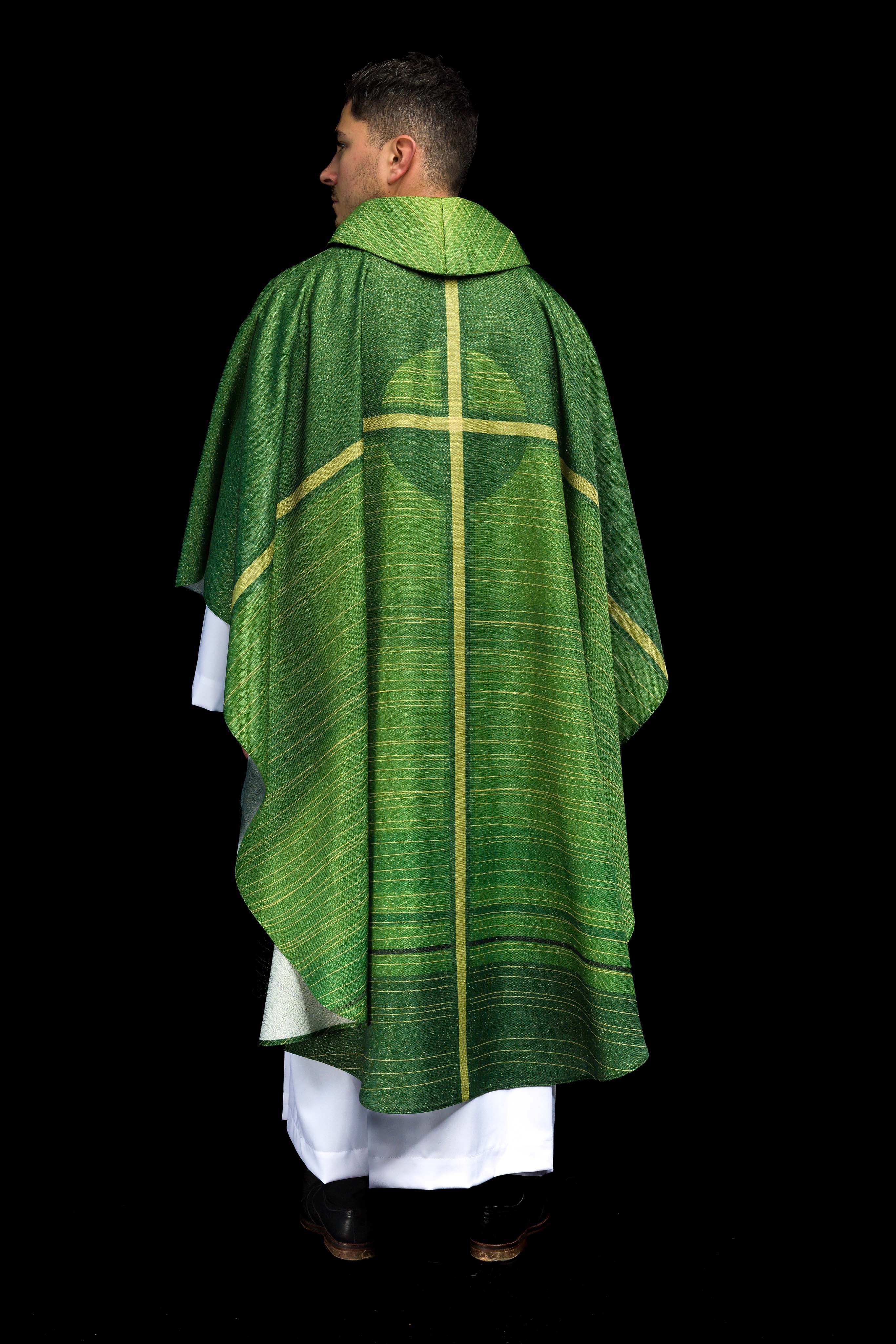 Červený ornát so žakárovým pásom v kríži