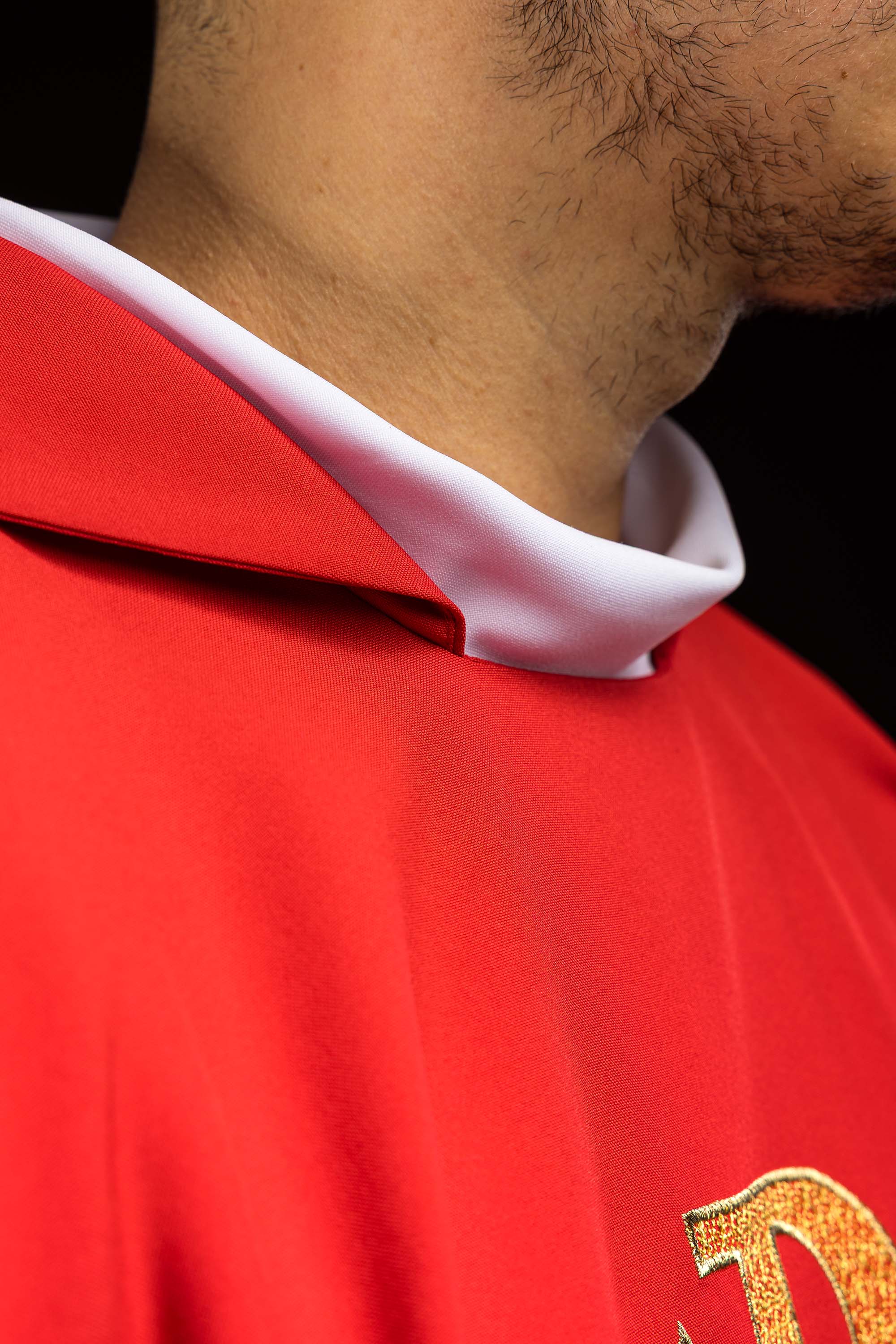 Vyšívaný ornát so symbolom Alfa a Omega so širokým ecru golierom