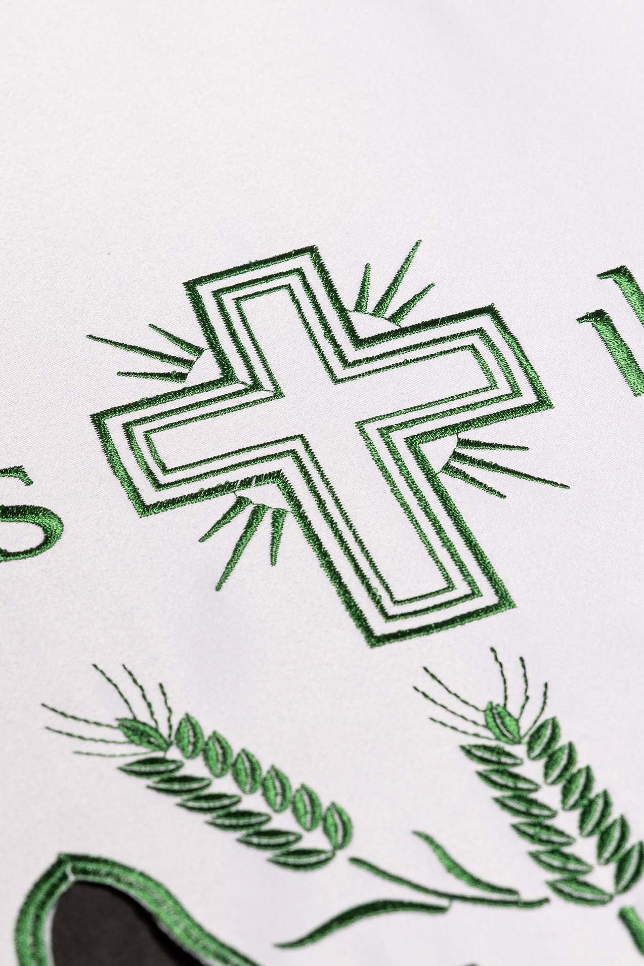 Obrus ołtarzowy z haftem w krzyże zielone wykończenie - ORNATY.PL