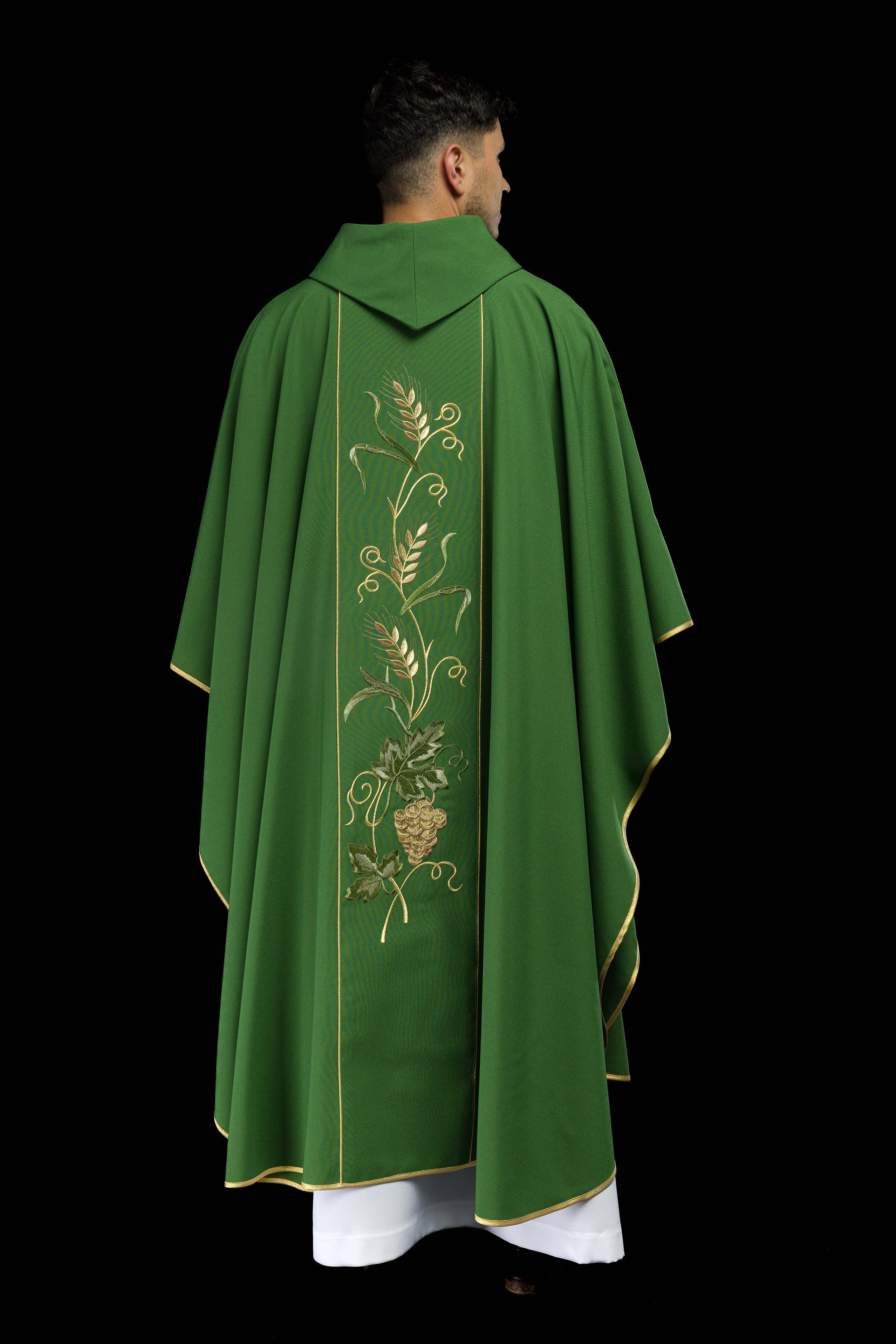 Zielony ornat na pasie z haftem IHS, kłosy i winogrona - ORNATY.PL