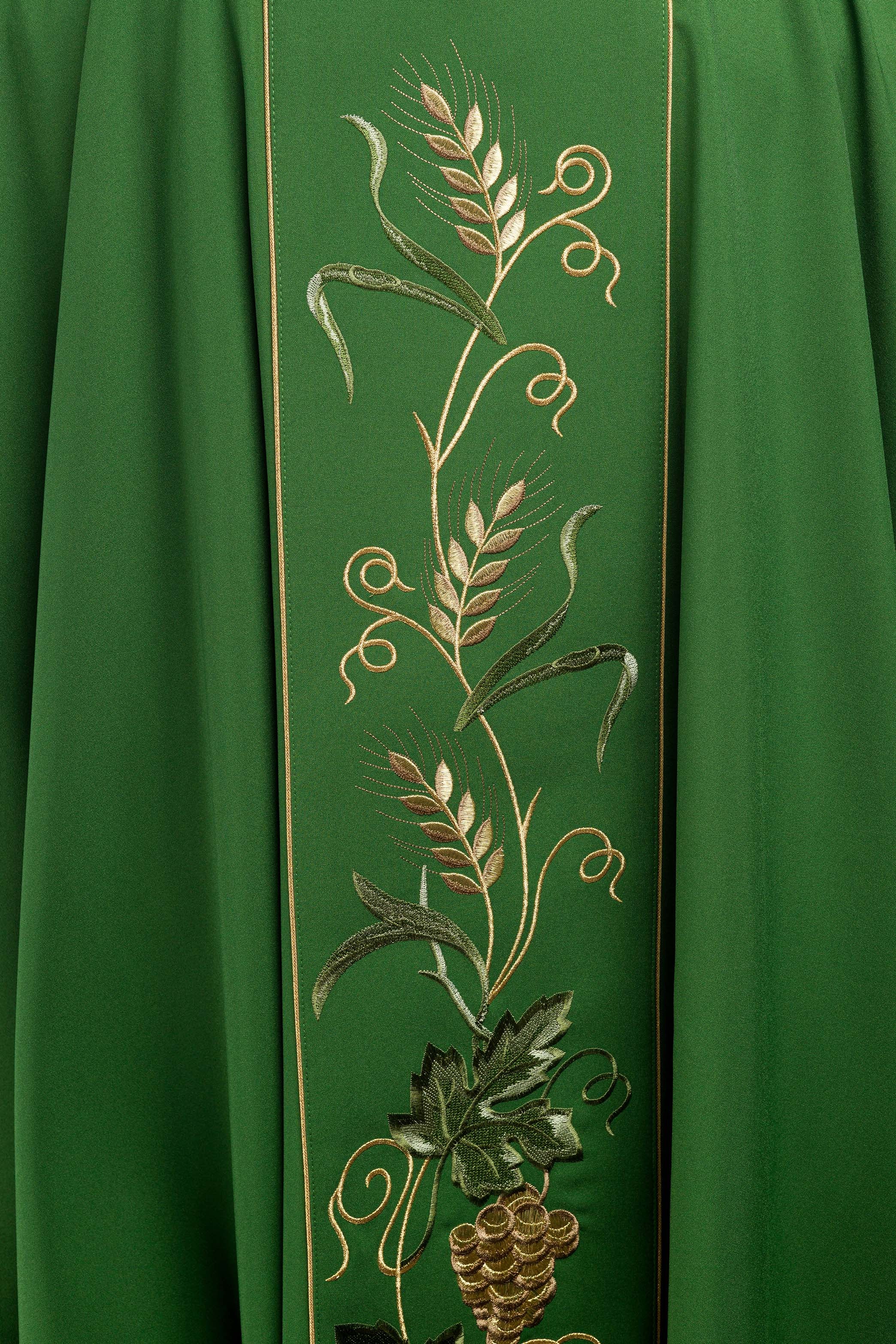 Zielony ornat na pasie z haftem IHS, kłosy i winogrona - ORNATY.PL