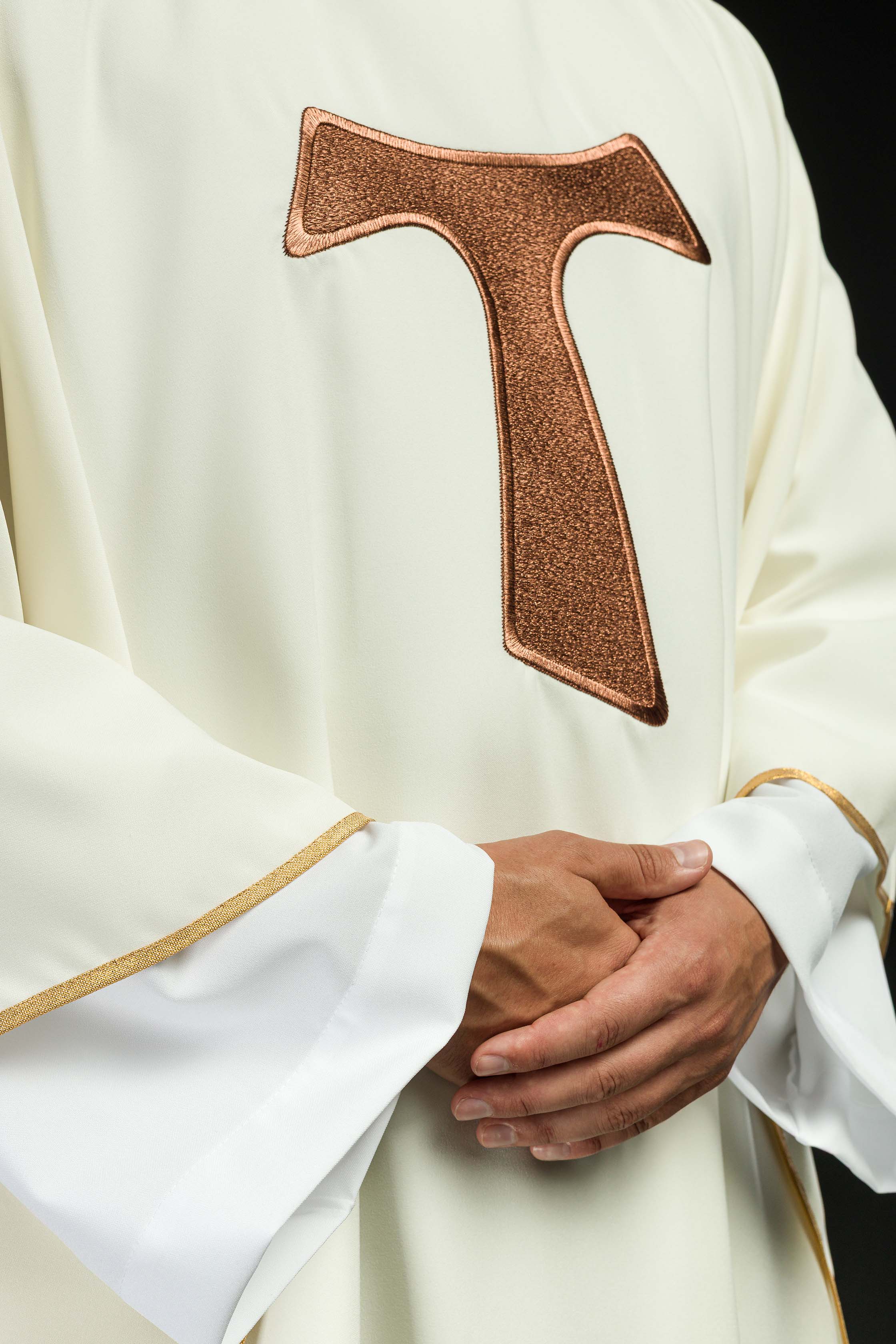 Ornat liturgiczny z franciszkańskim krzyżem - ORNATY.PL