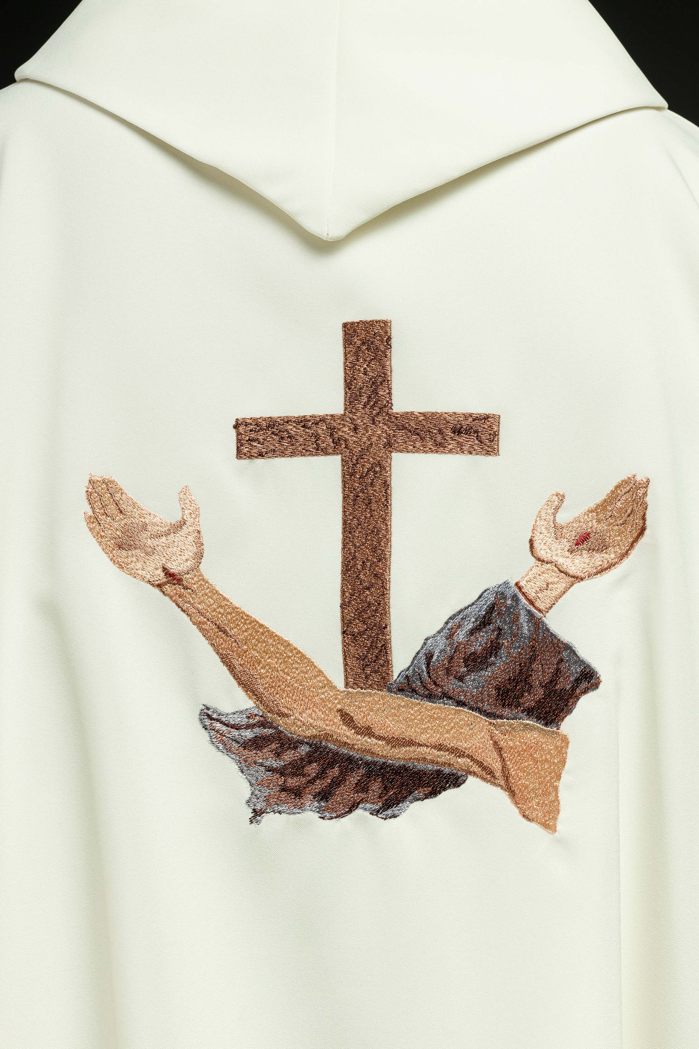 Ornat liturgiczny z franciszkańskim krzyżem - ORNATY.PL