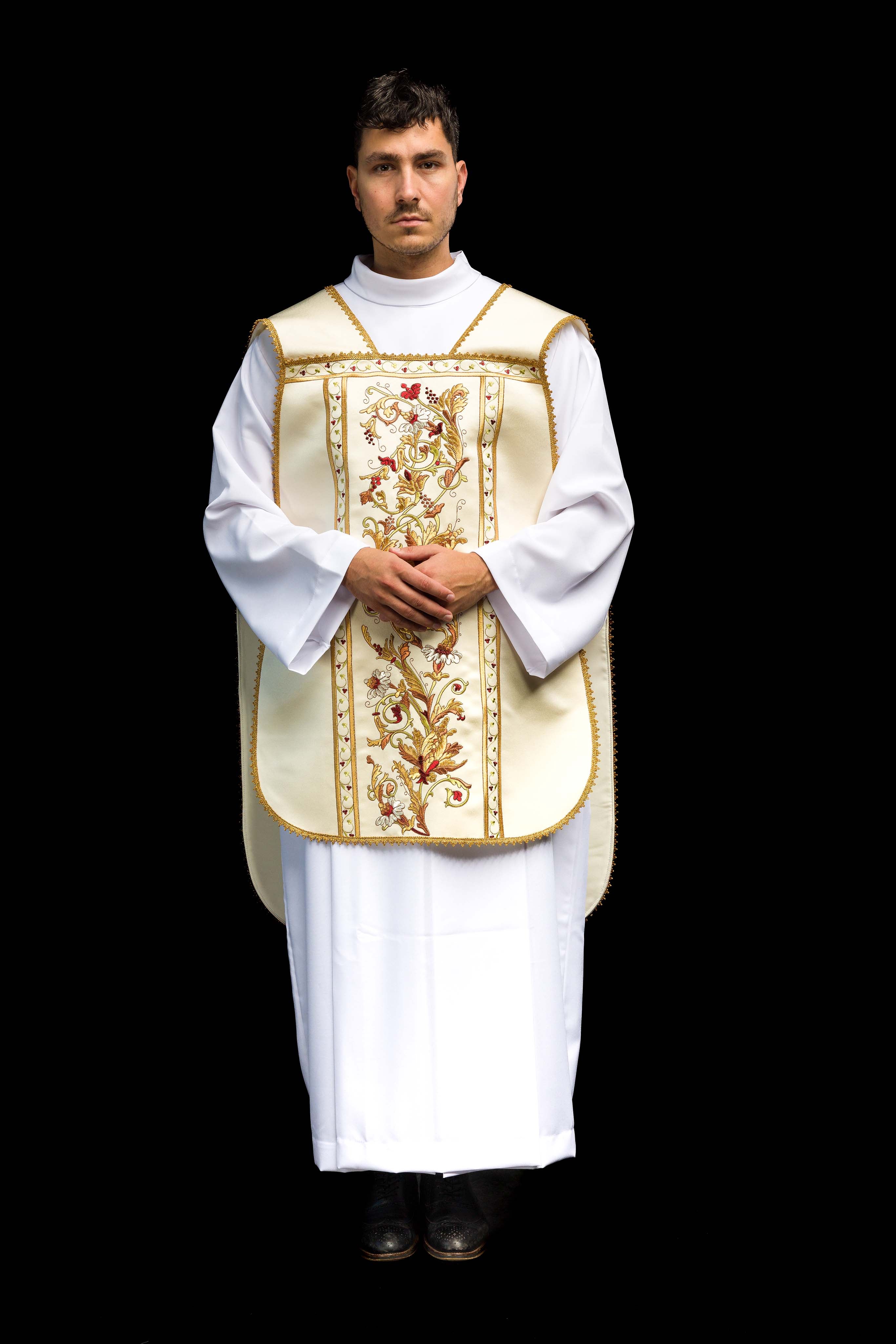 Ornat rzymski haftowany z Sercem Jezusa Chrystusa - ORNATY.PL