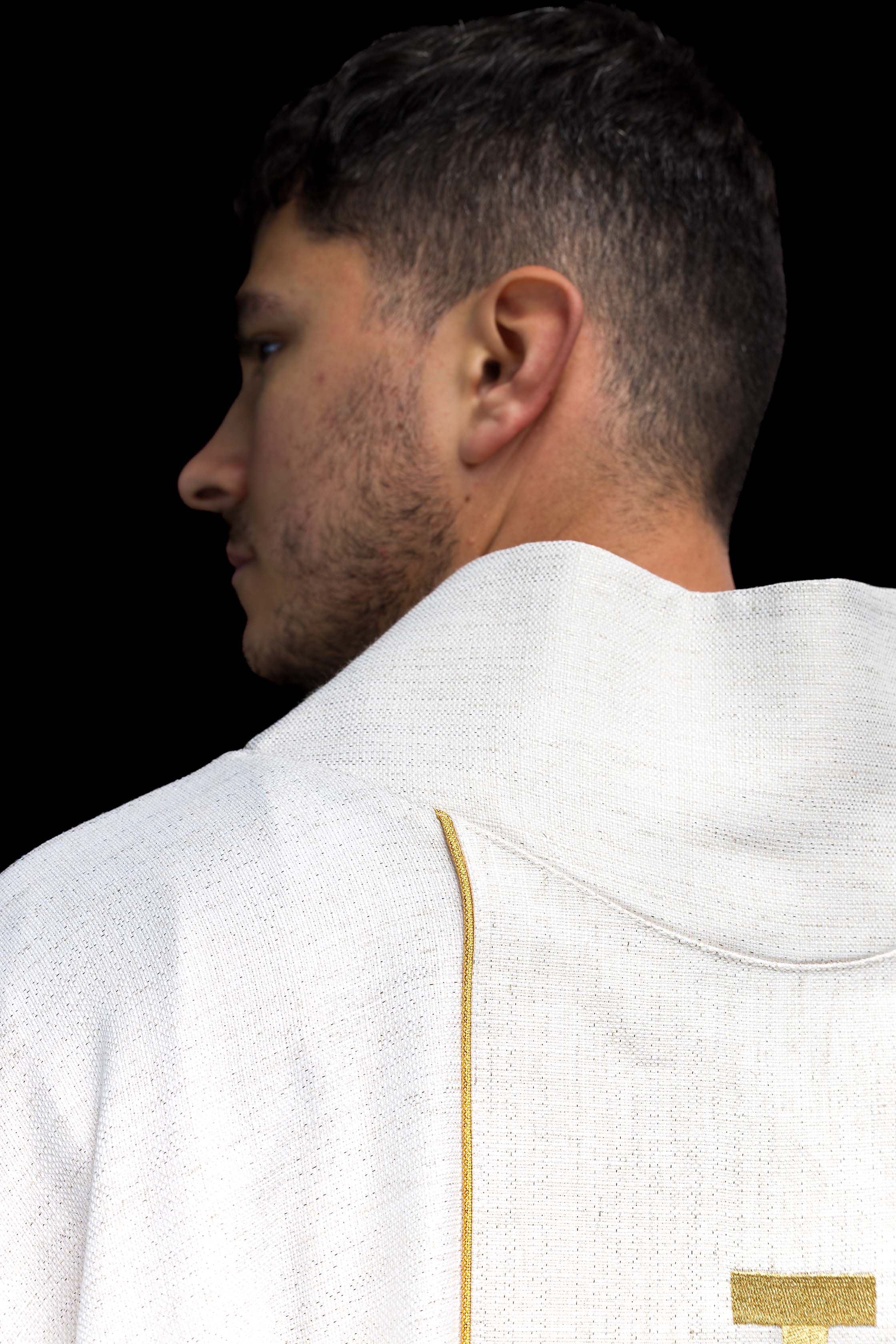 Červený ornát so žakárovým pásom v kríži