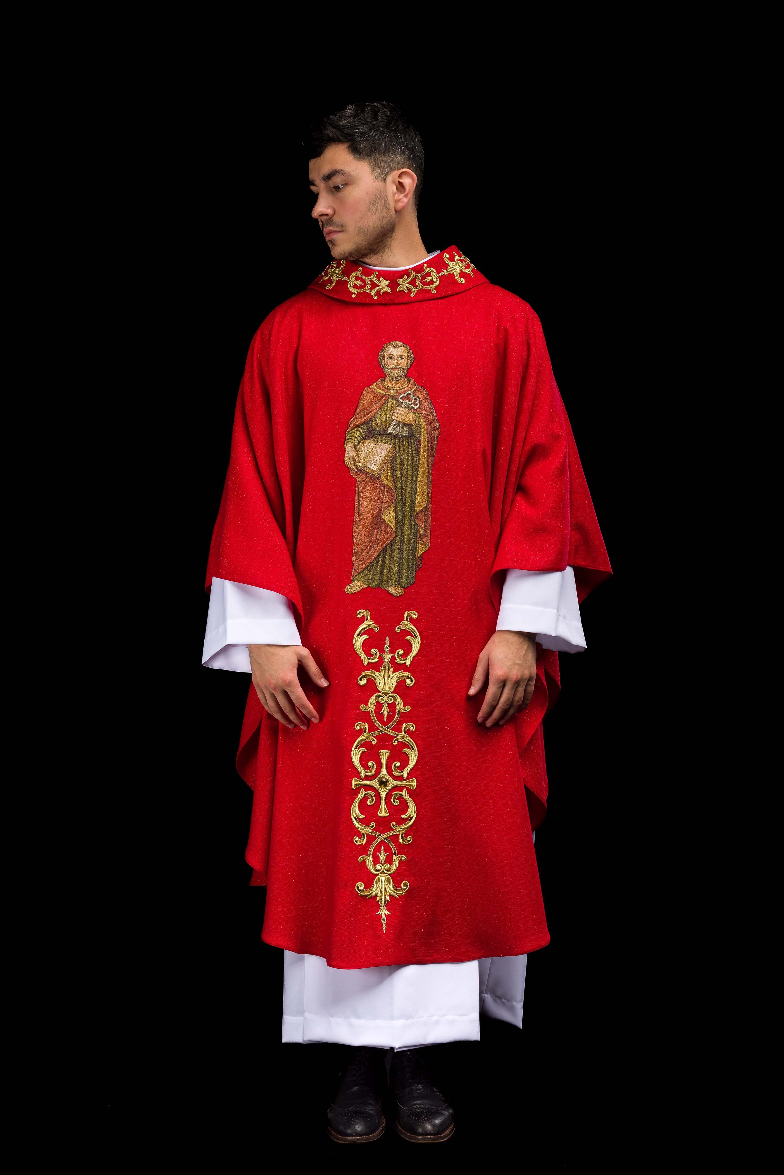 Ornat bogato haftowany z wizerunkiem Świętego Piotra Czerwony