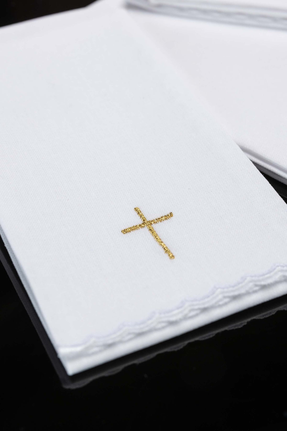 Súprava 5 liturgických korporálov s mariánskou výšivkou