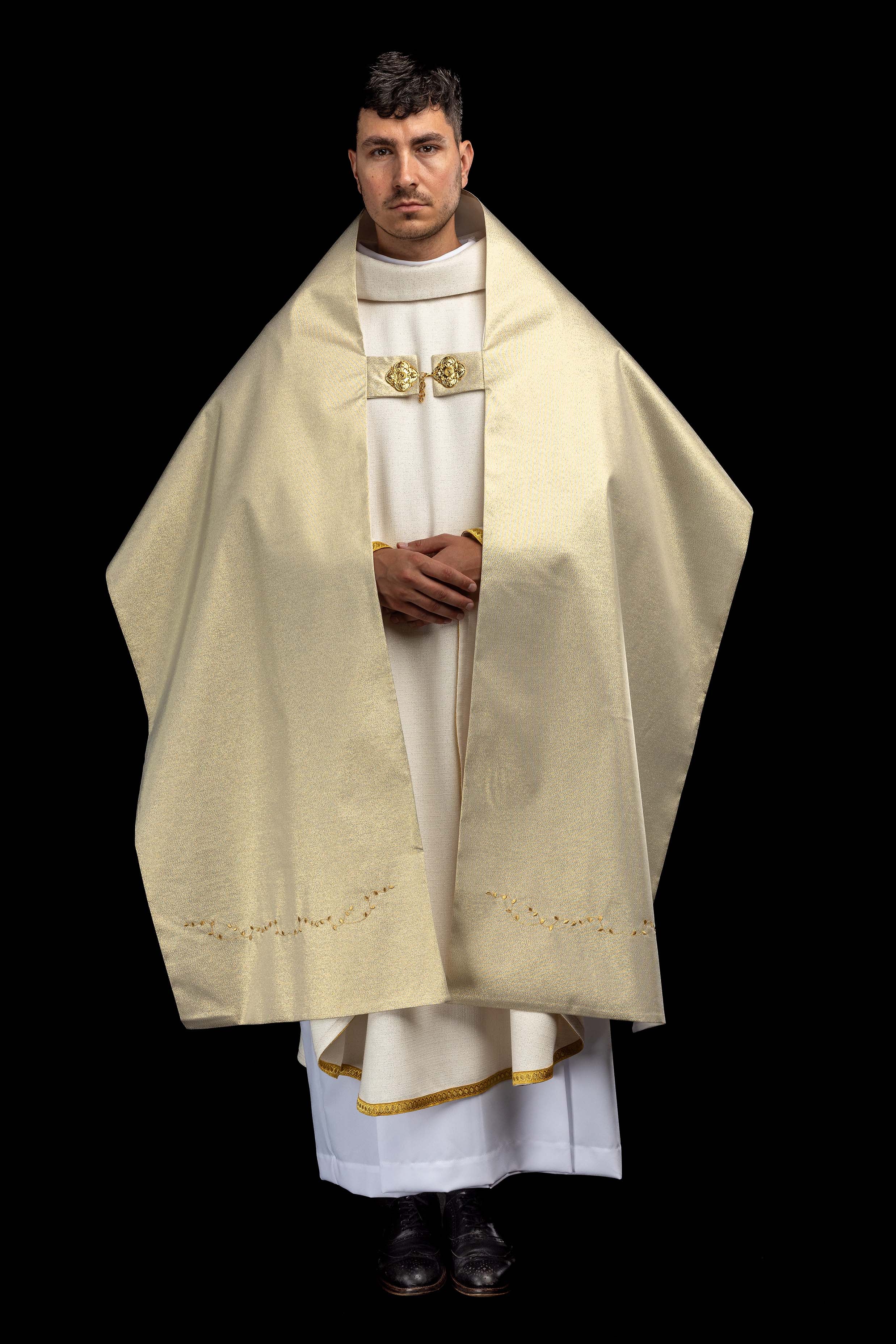 Liturgický závoj s výšivkou kríža v zlatej farbe