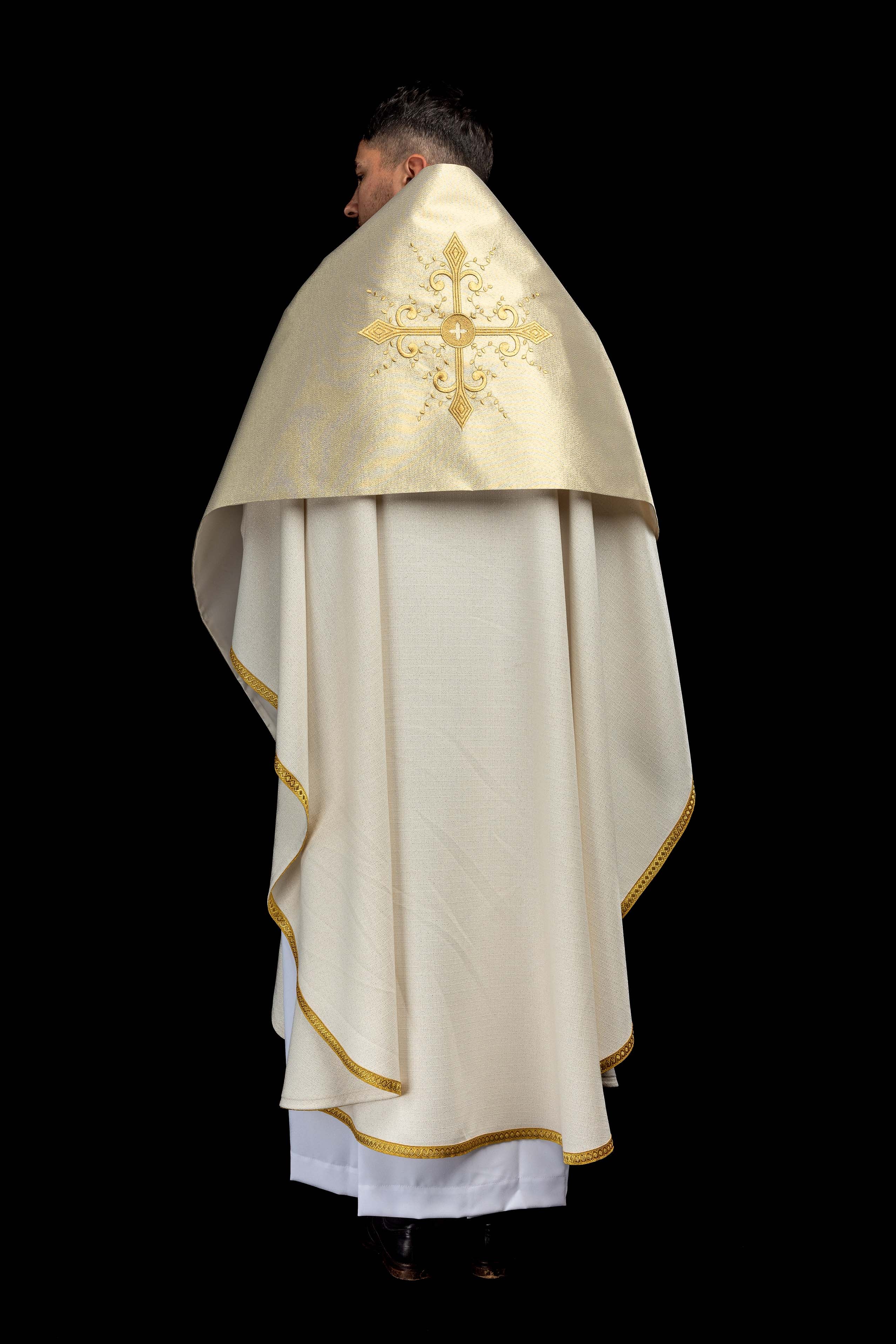 Liturgický závoj s výšivkou kríža v zlatej farbe