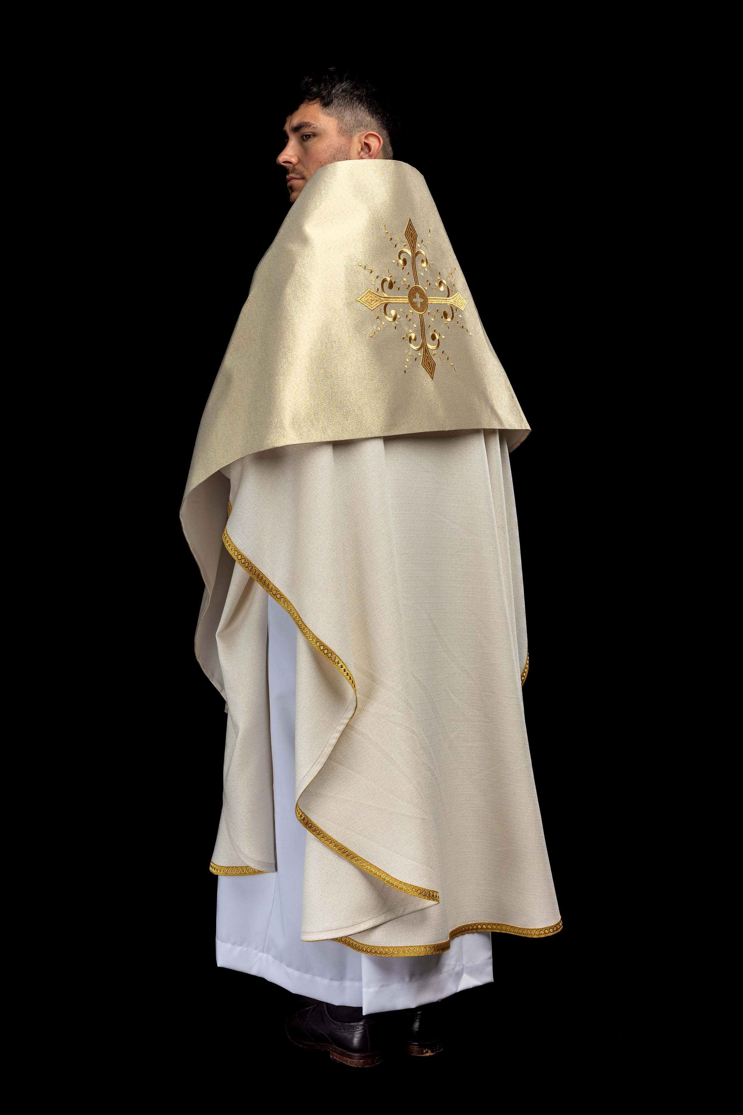 Liturgický závoj s výšivkou kríža v zlatej farbe