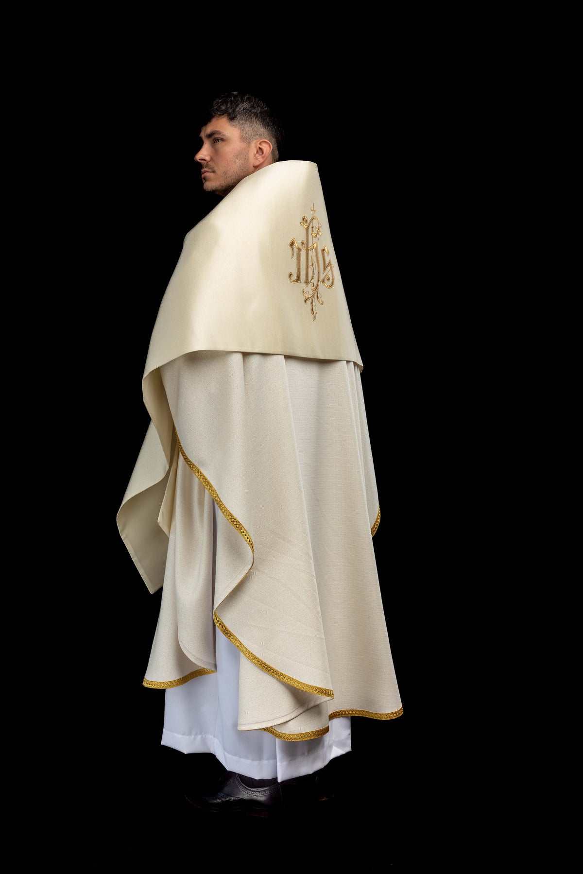 Vyšívaný liturgický závoj IHS