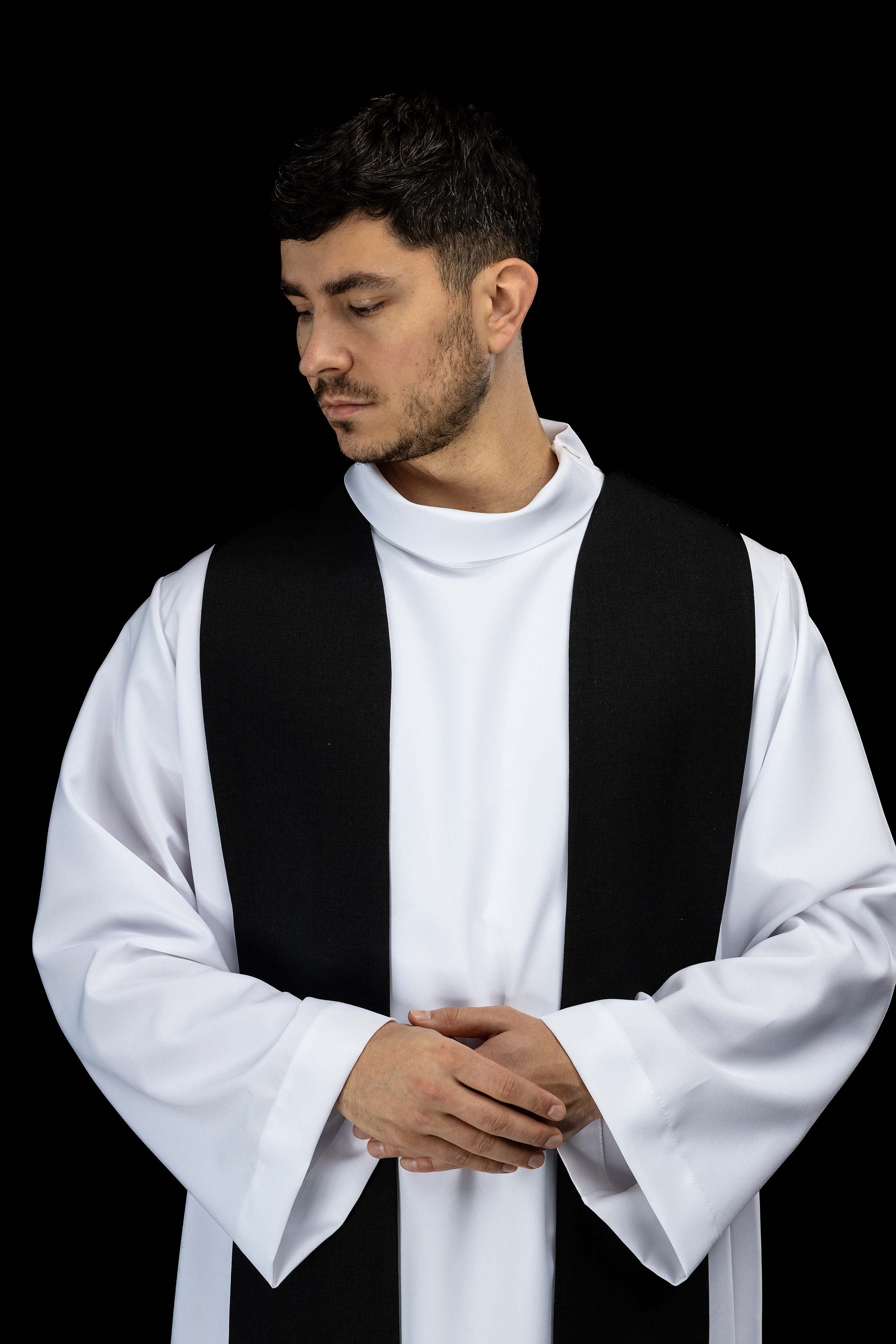 Stuła haftowana z symbolem krzyża aksamit czarna - ORNATY.PL