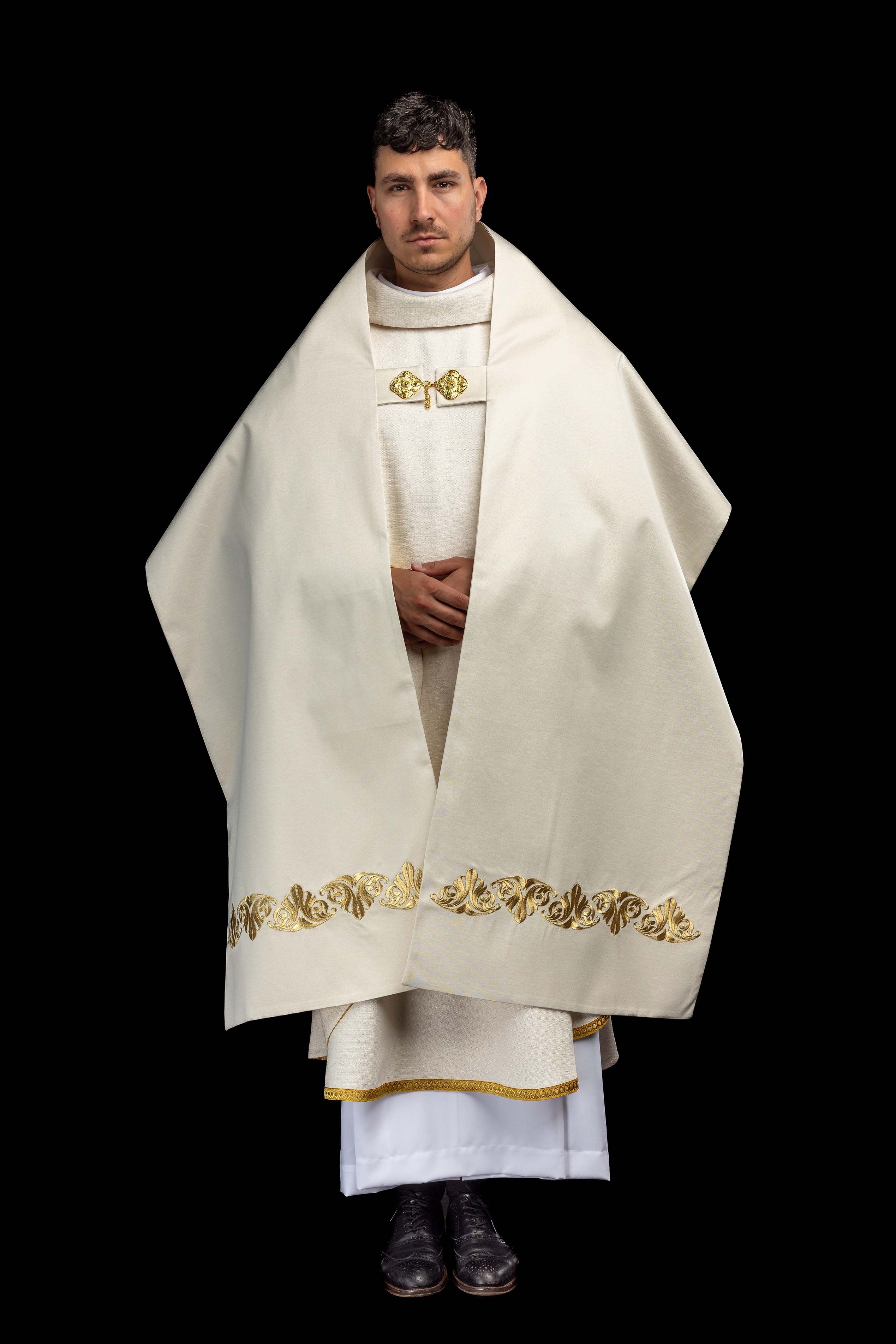 Zlatý liturgický závoj so vzorom kríža