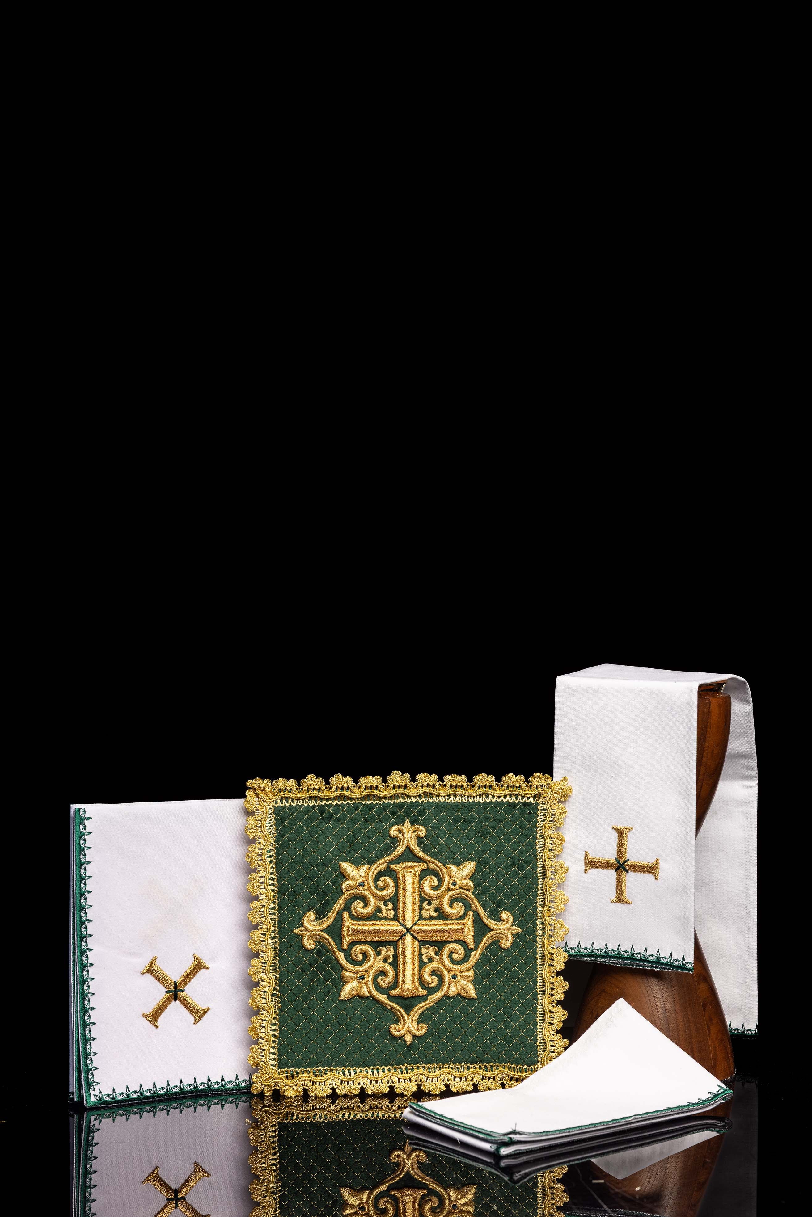 Podprsenka s vyšívaným krížom zamatová zelená