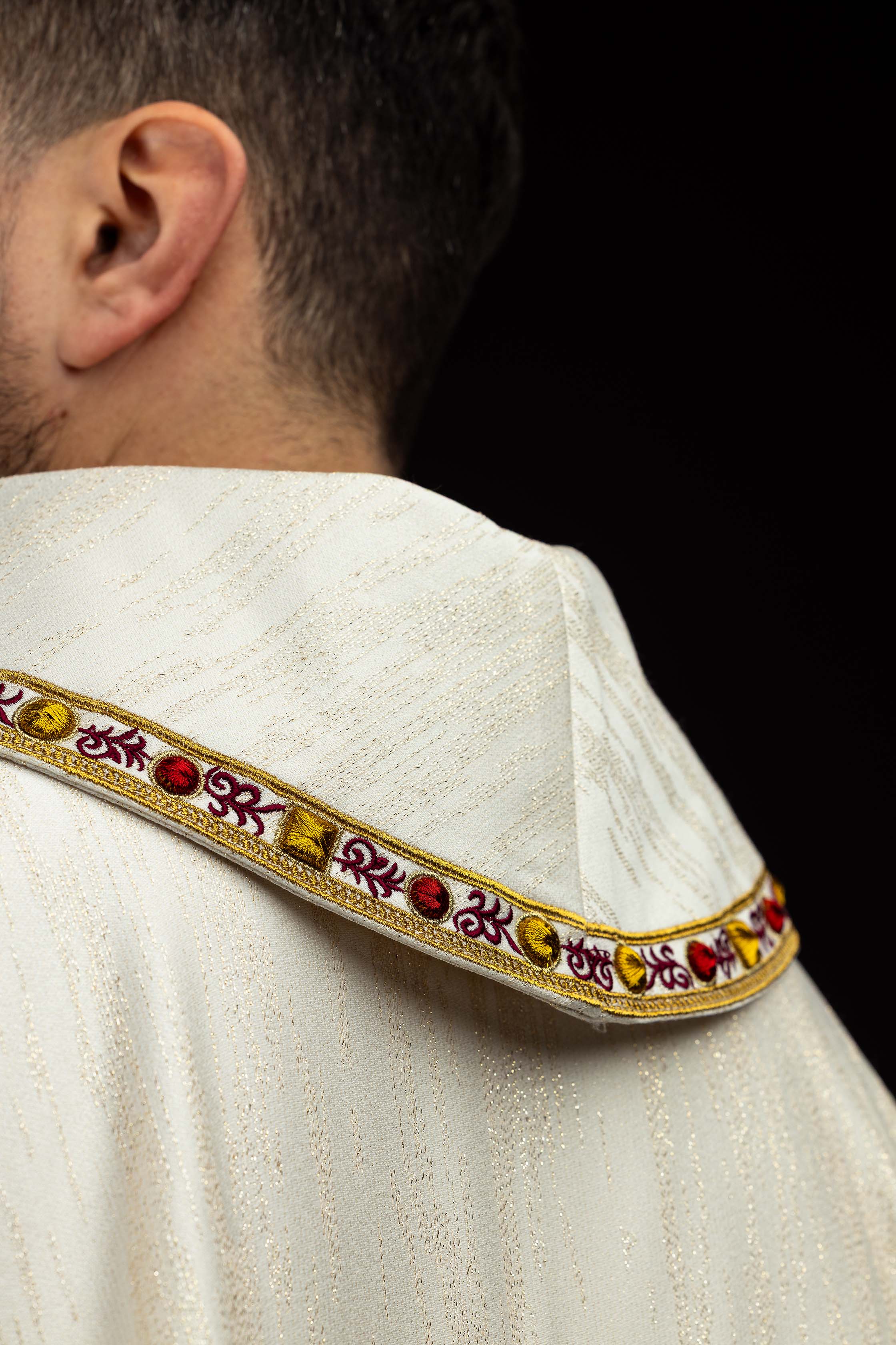 Ornat haftowany z wizerunkiem Serca Pana Jezusa i Kielicha eucharystycznego - ORNATY.PL