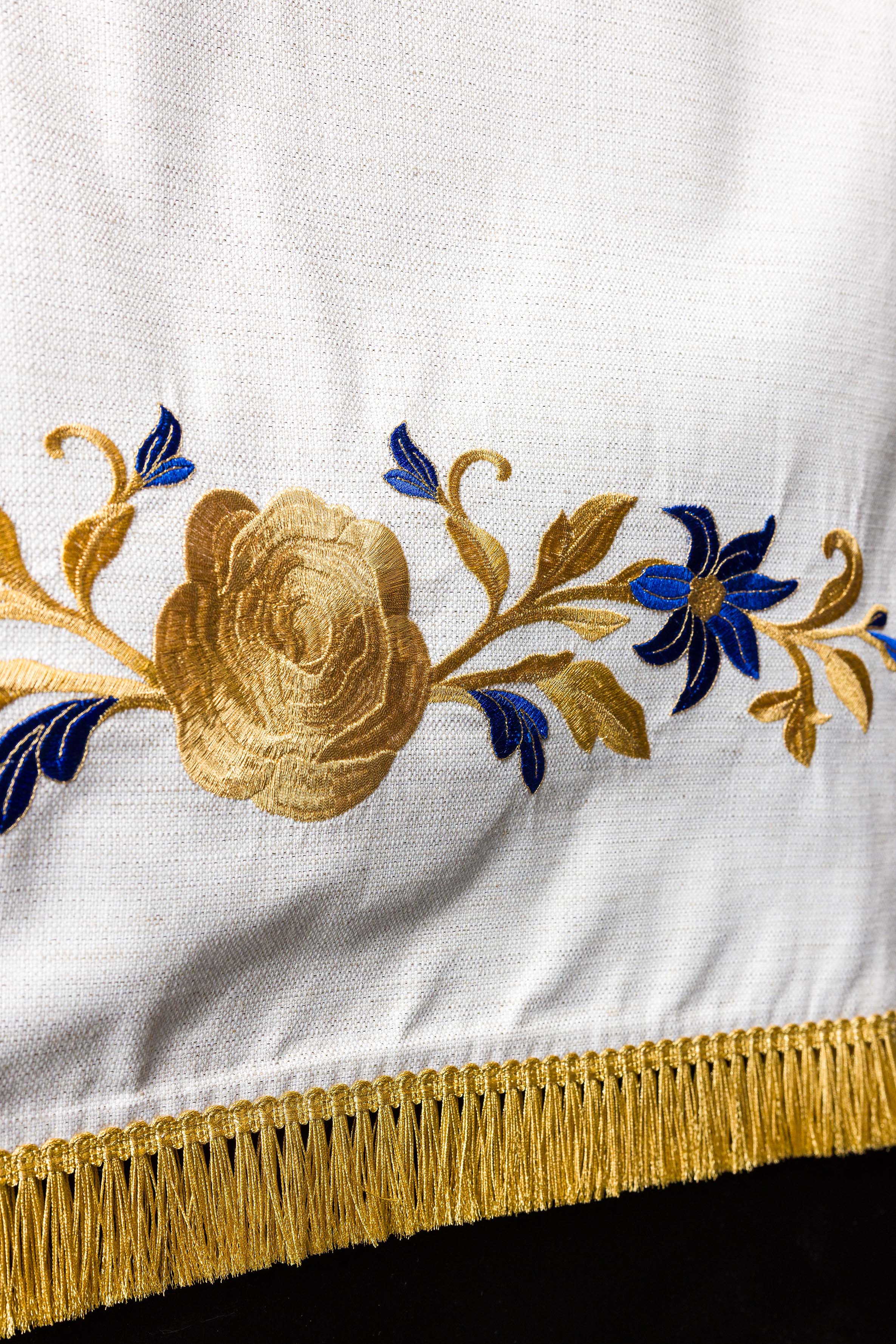 Serweta na lektorium z haftem maryjnym ecru - ORNATY.PL