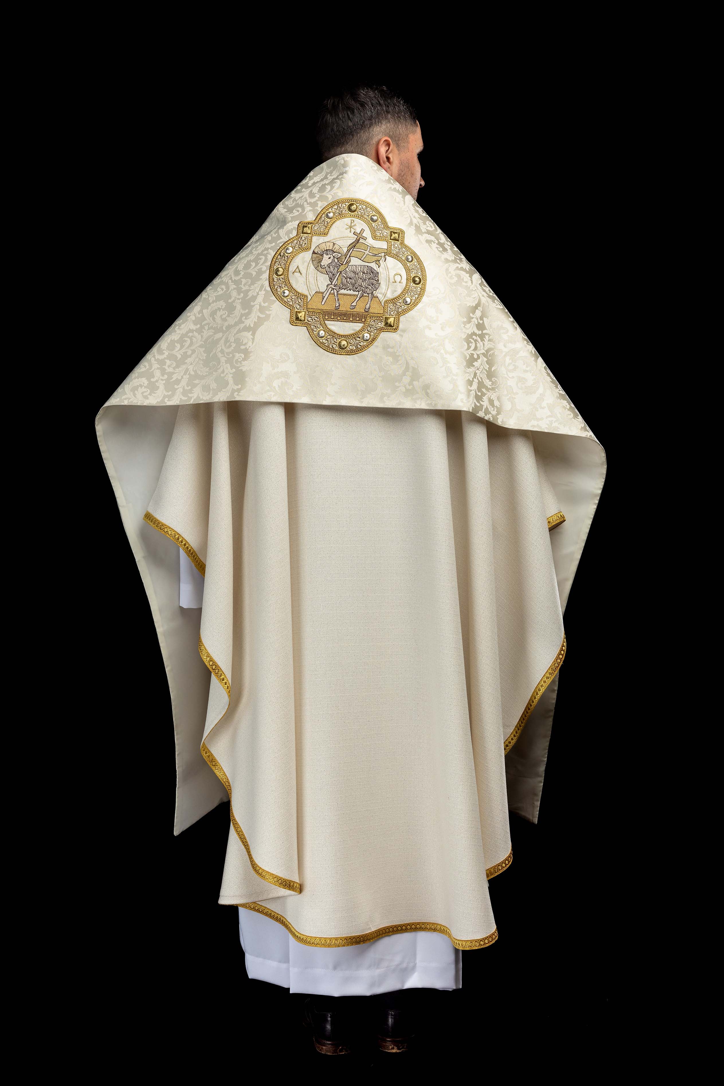 Vyšívaný závoj s motívom IHS a kvetinovým vzorom ecru