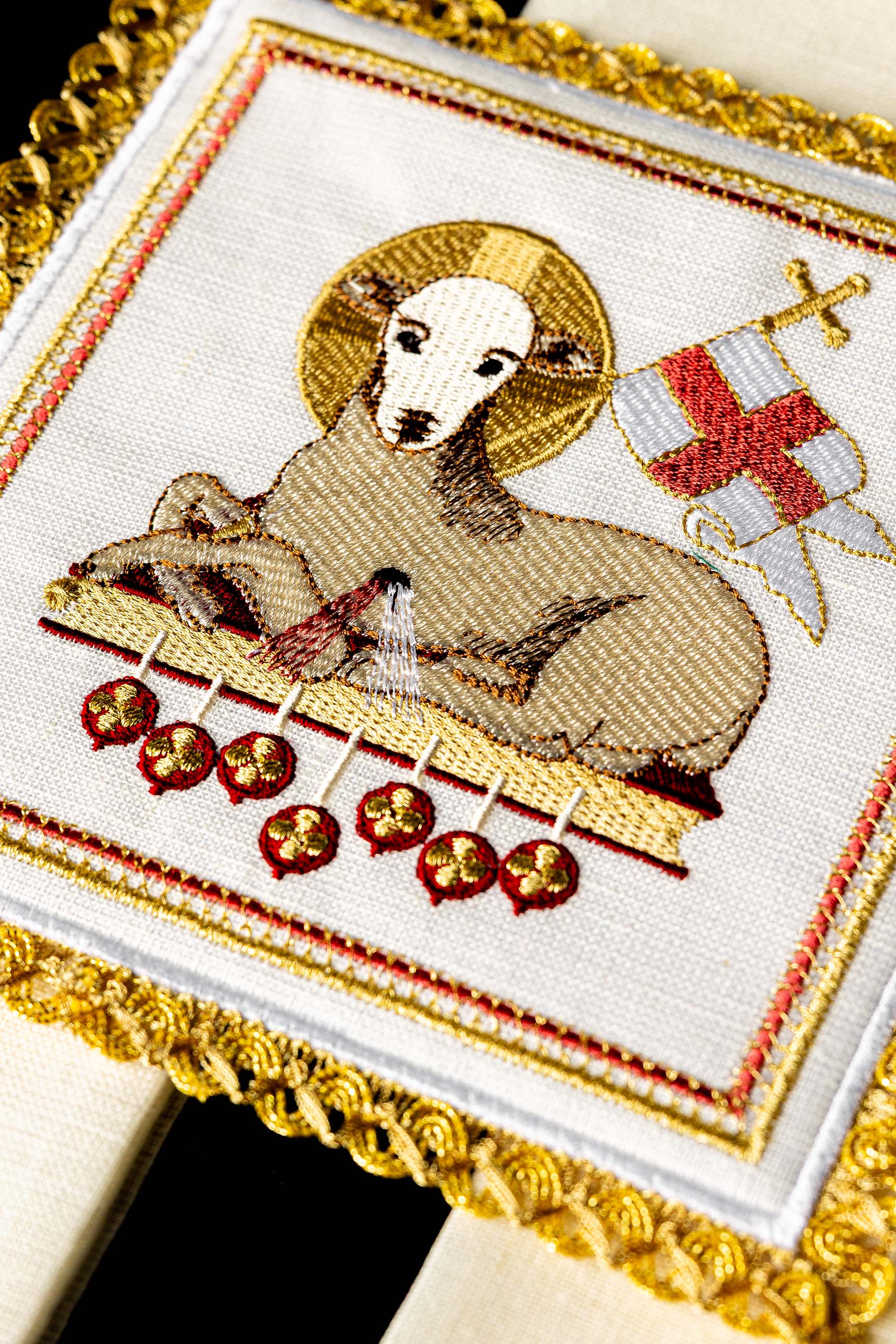 Lniany komplet kielichowy z motywem baranka