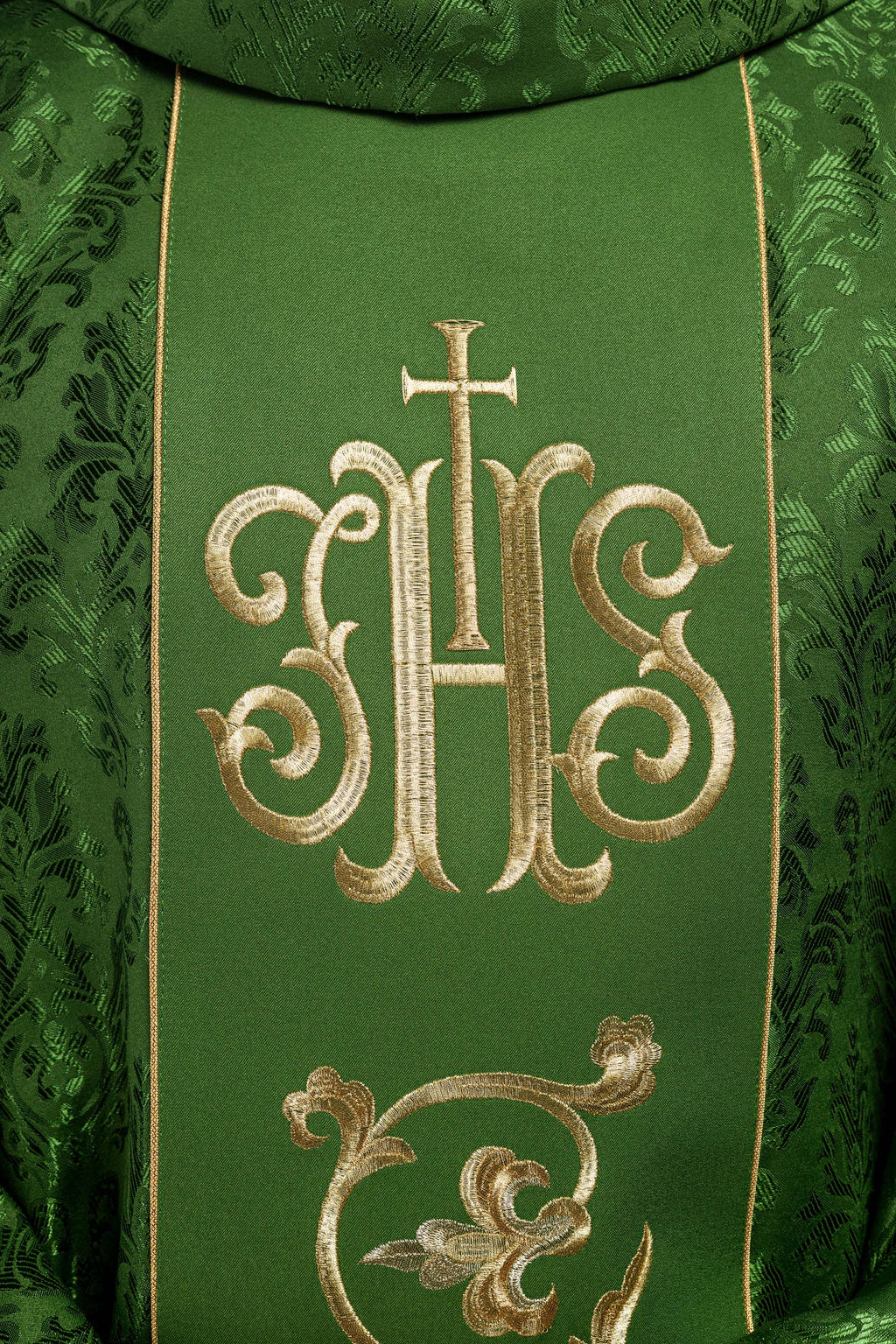 Zielony Ornat liturgiczny z bogato zdobionym pasem IHS - ORNATY.PL