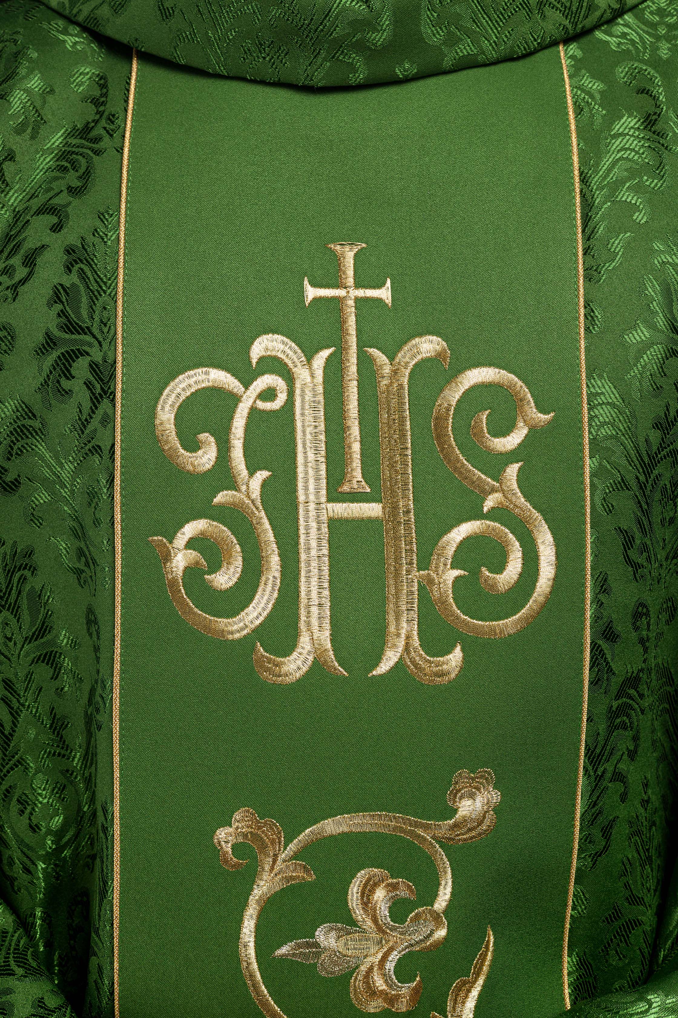 Zielony Ornat liturgiczny z bogato zdobionym pasem IHS - ORNATY.PL