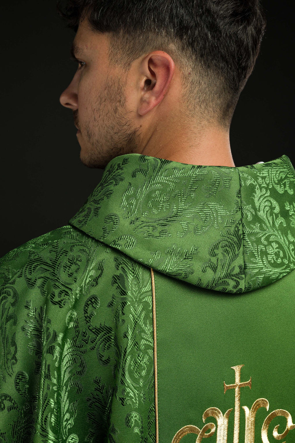 Zielony Ornat liturgiczny z bogato zdobionym pasem IHS - ORNATY.PL