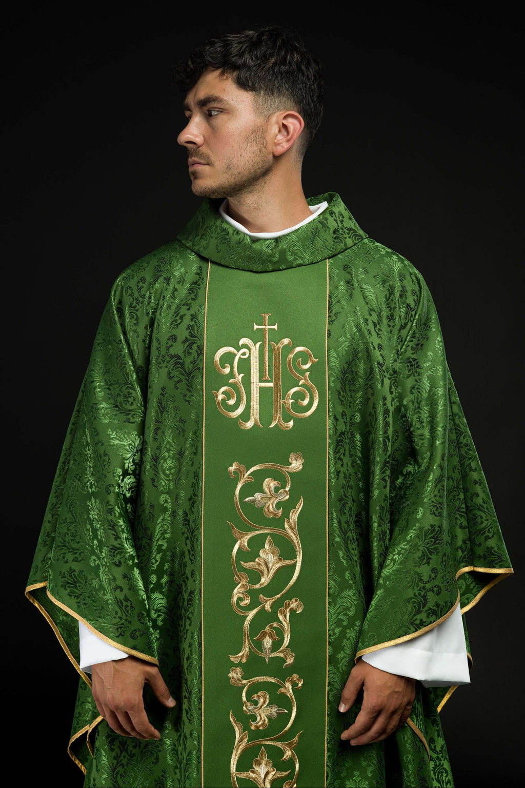 Zielony Ornat liturgiczny z bogato zdobionym pasem IHS - ORNATY.PL