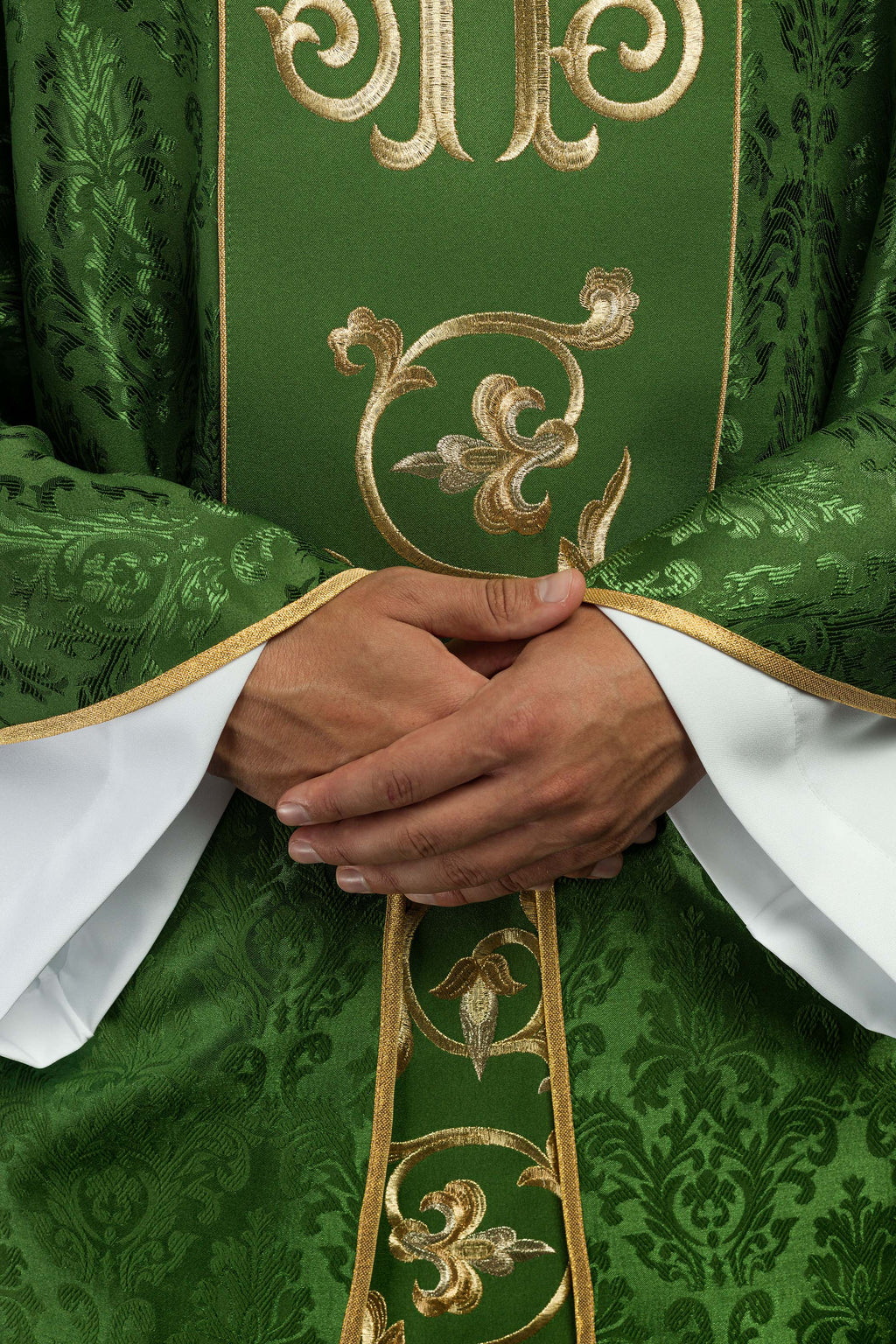 Zielony Ornat liturgiczny z bogato zdobionym pasem IHS - ORNATY.PL