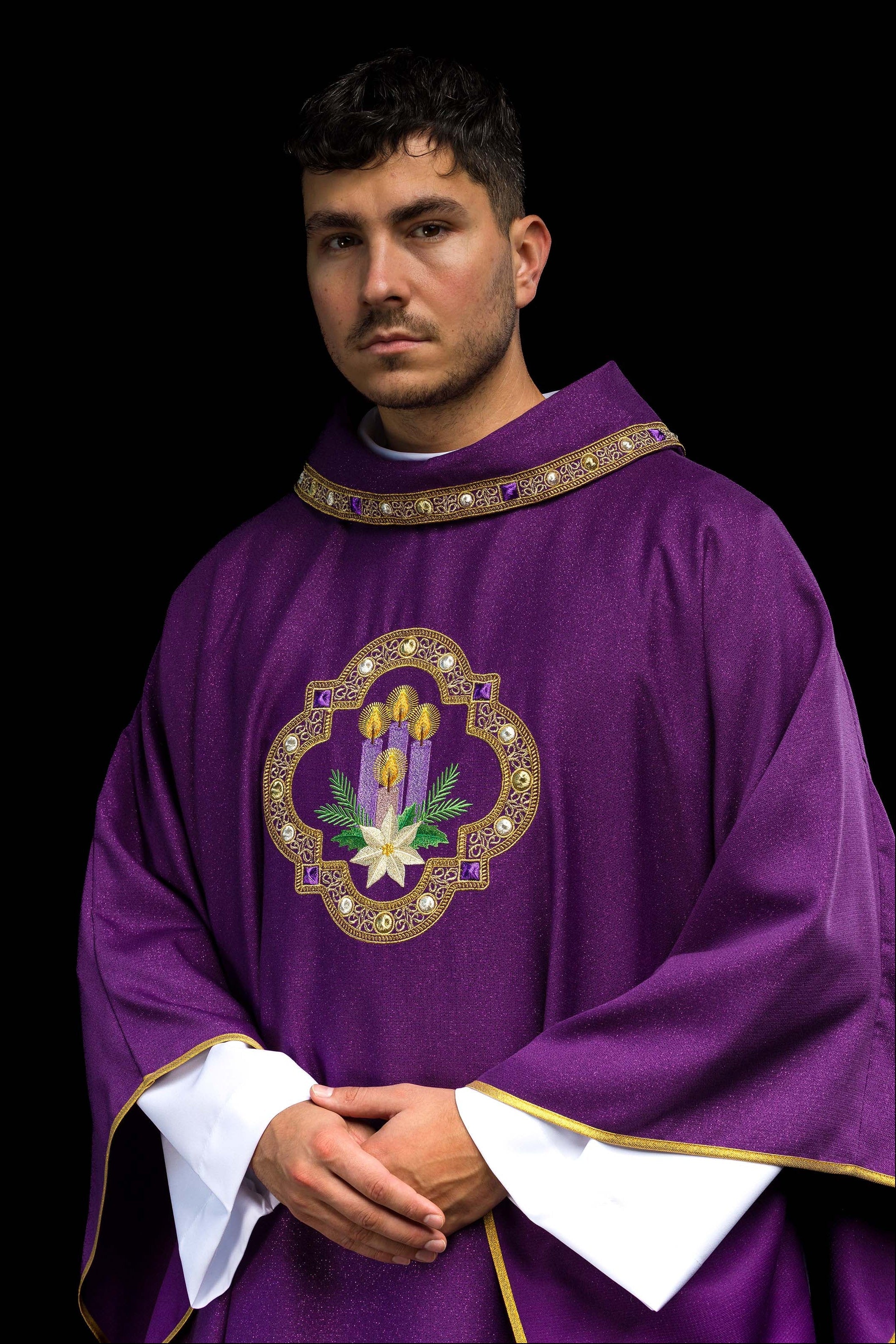 Ornat s veľkonočným baránkom ušitý z ozdobnej tkaniny